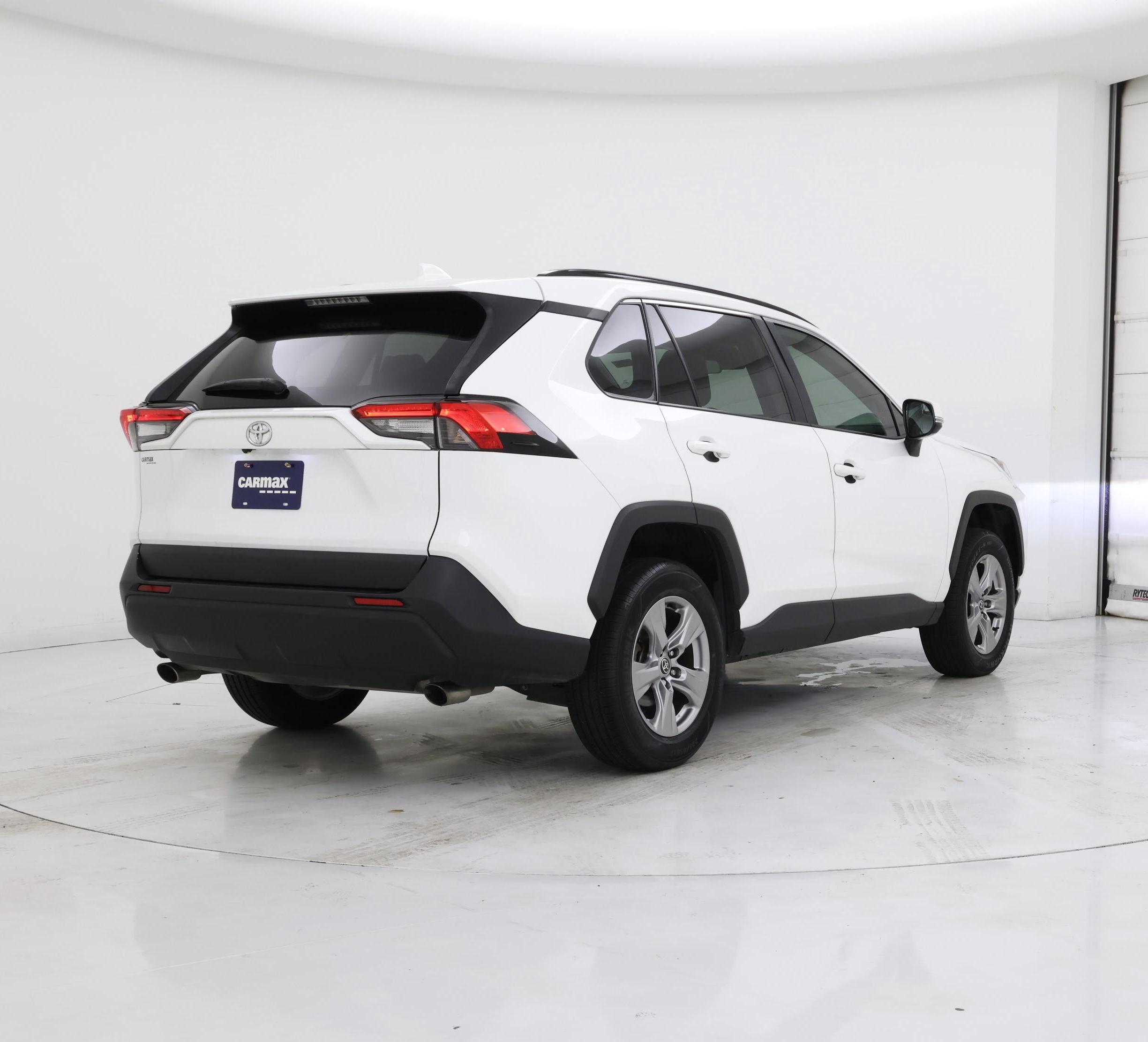 Thumbnail: 2022 Toyota RAV4 - 8