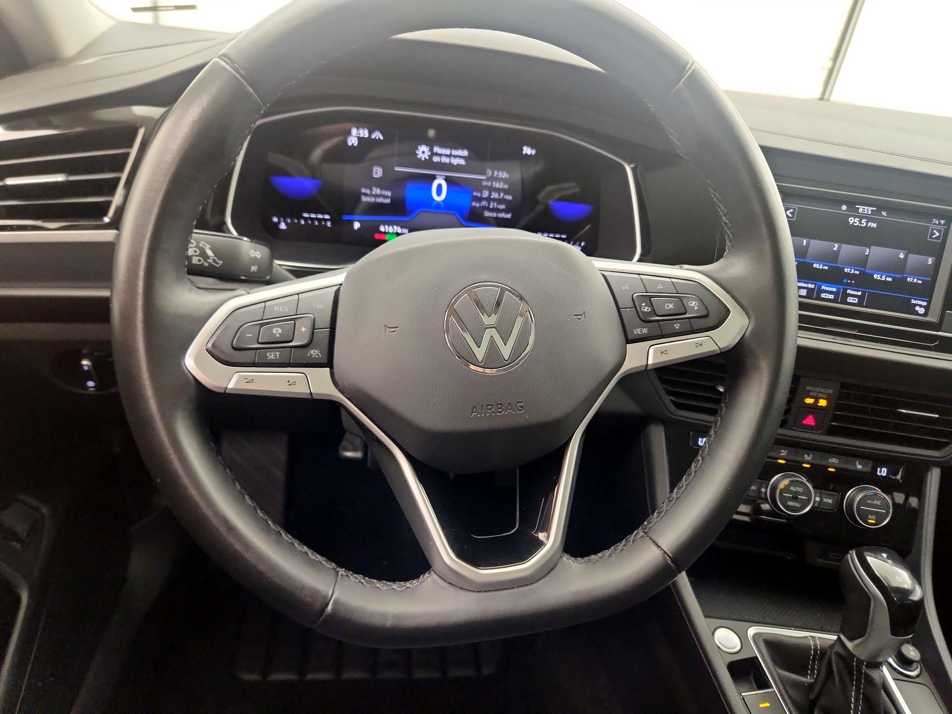 Thumbnail: 2023 Volkswagen Jetta - 10