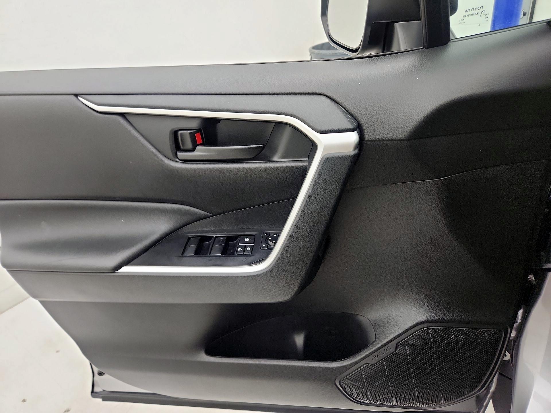 Thumbnail: 2022 Toyota RAV4 - 12