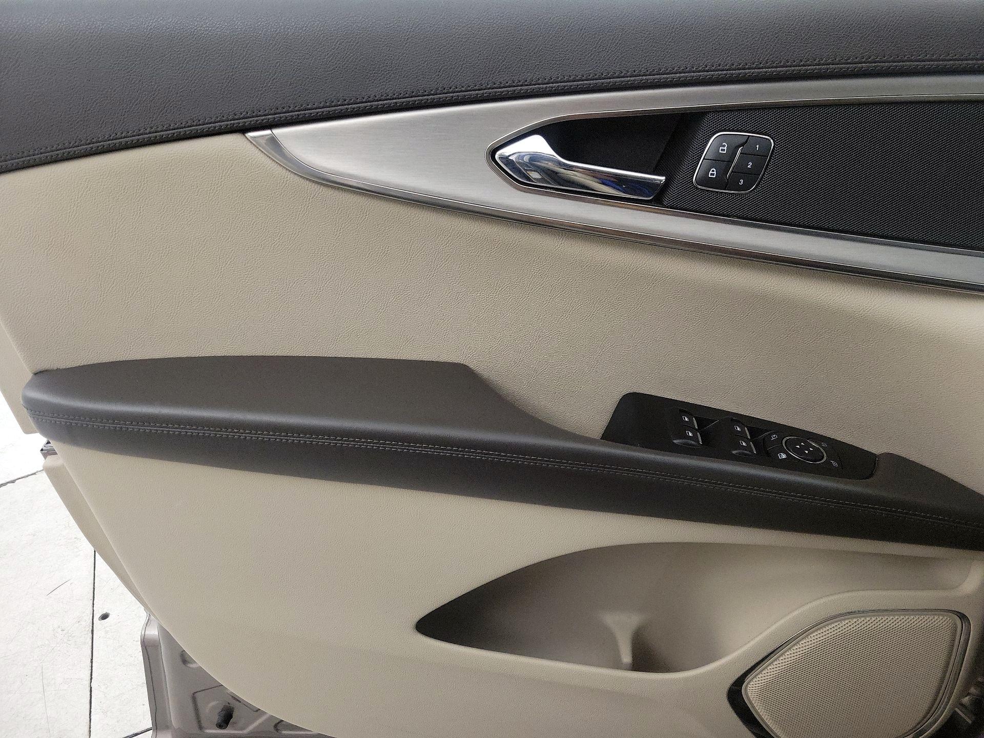 Thumbnail: 2019 Lincoln Nautilus - 12
