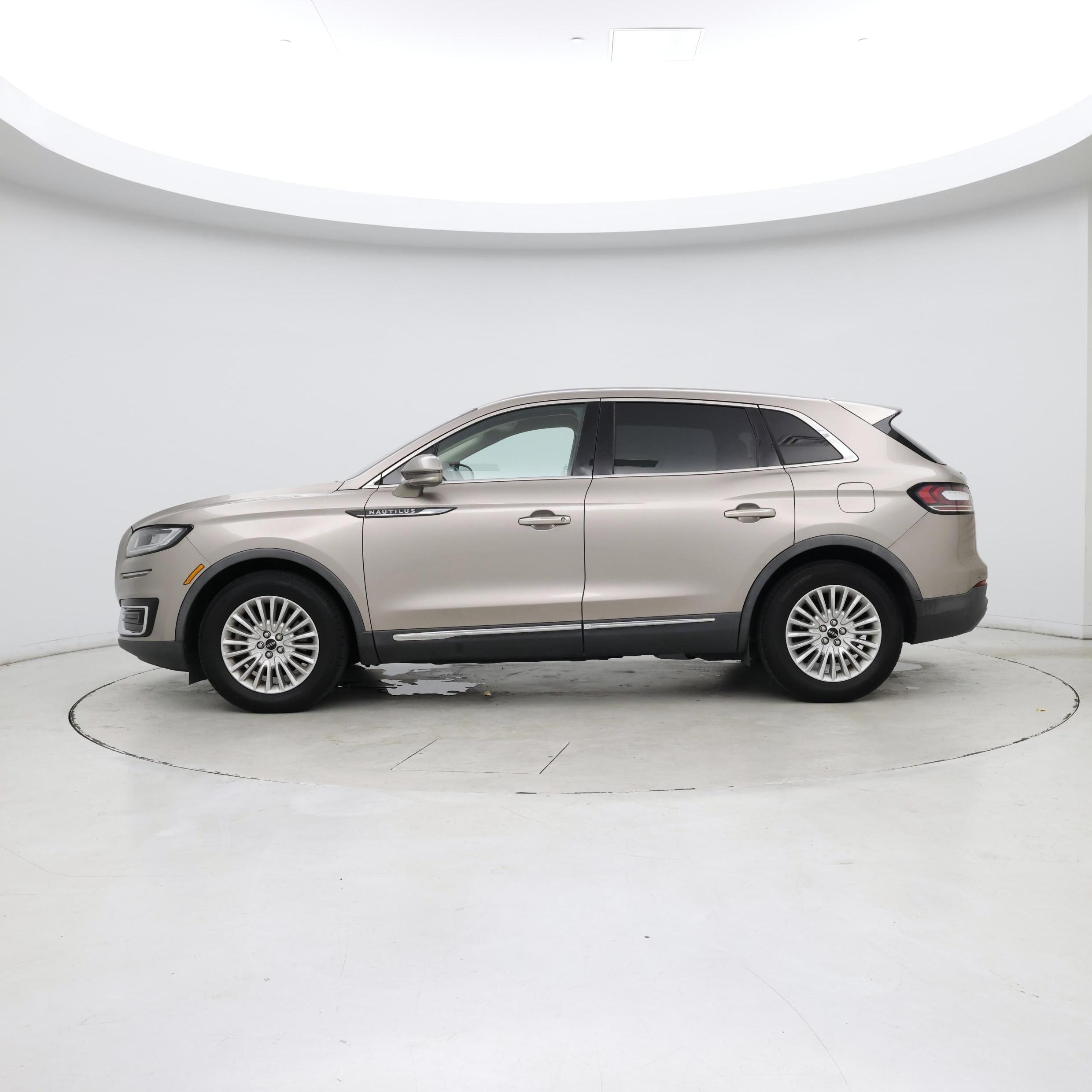 Thumbnail: 2019 Lincoln Nautilus - 3
