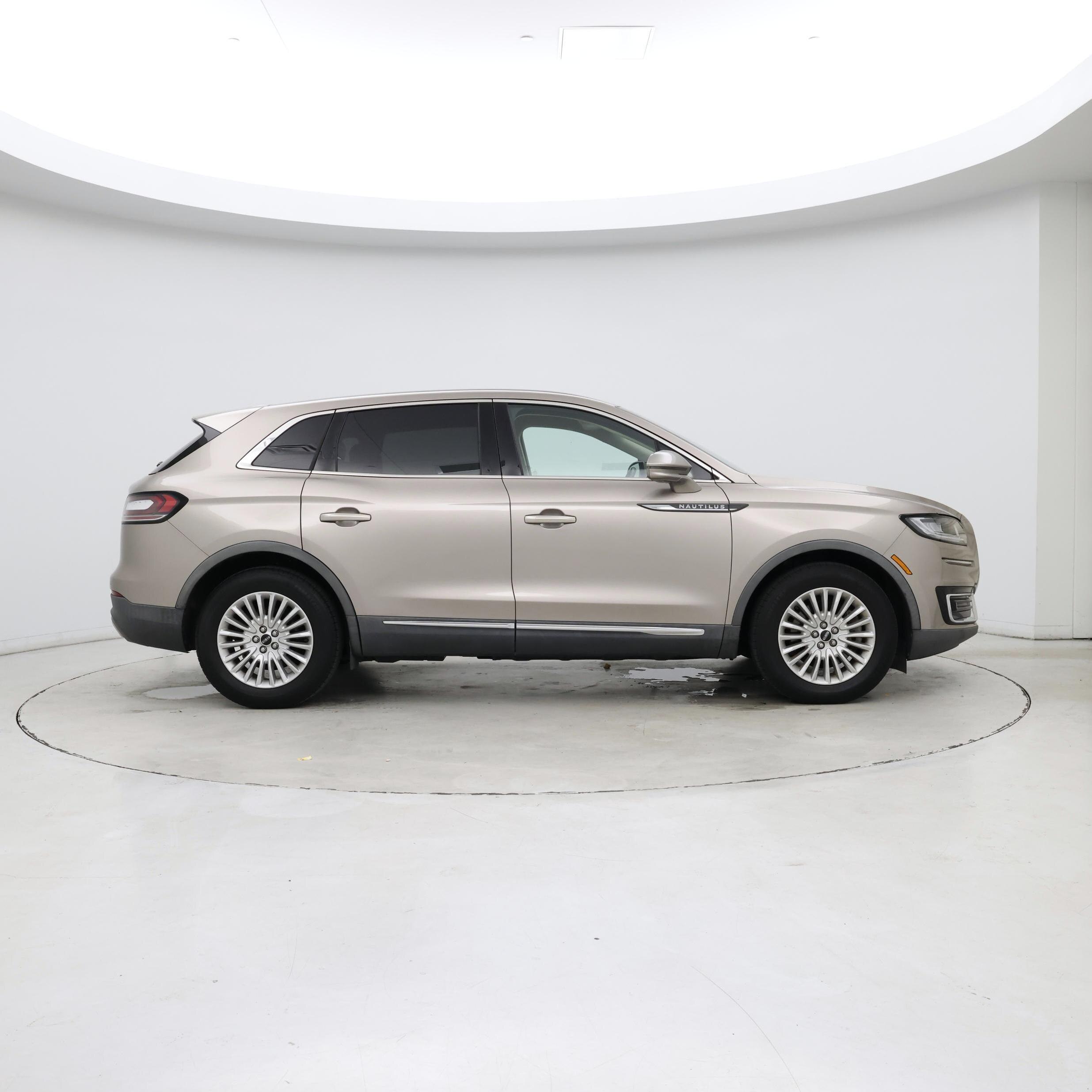 Thumbnail: 2019 Lincoln Nautilus - 7
