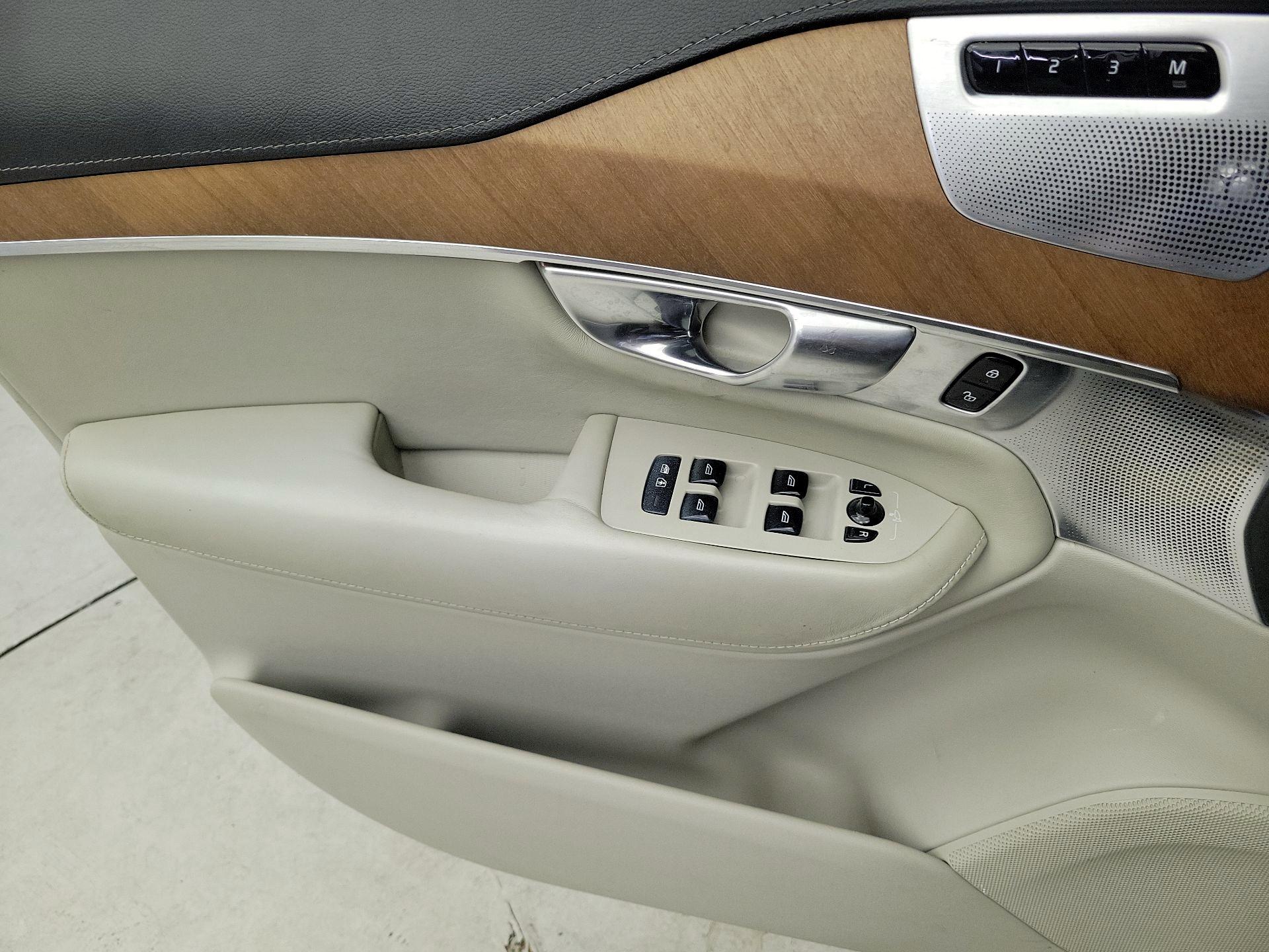 Thumbnail: 2019 Volvo XC90 - 12