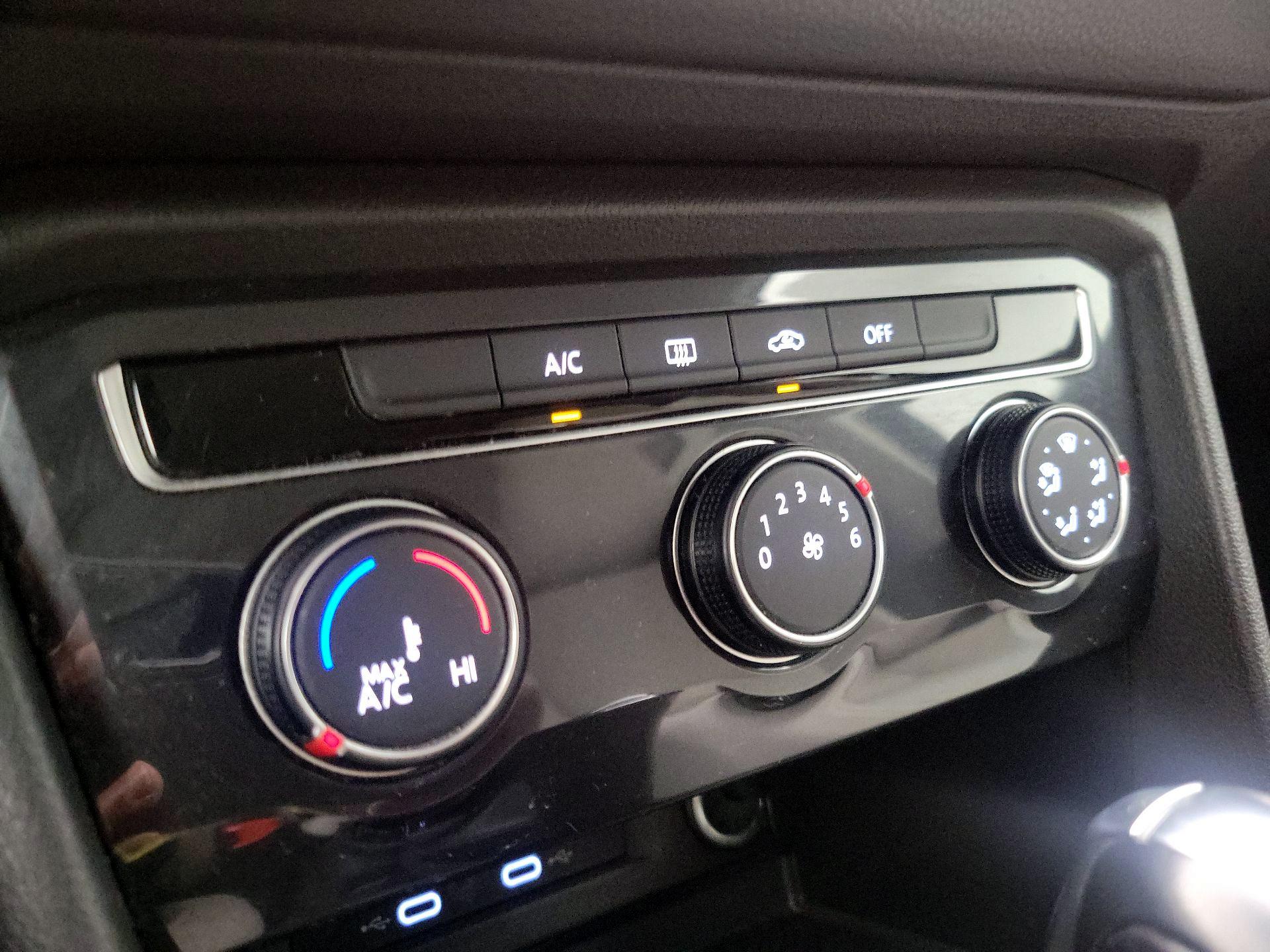Thumbnail: 2020 Volkswagen Tiguan - 16