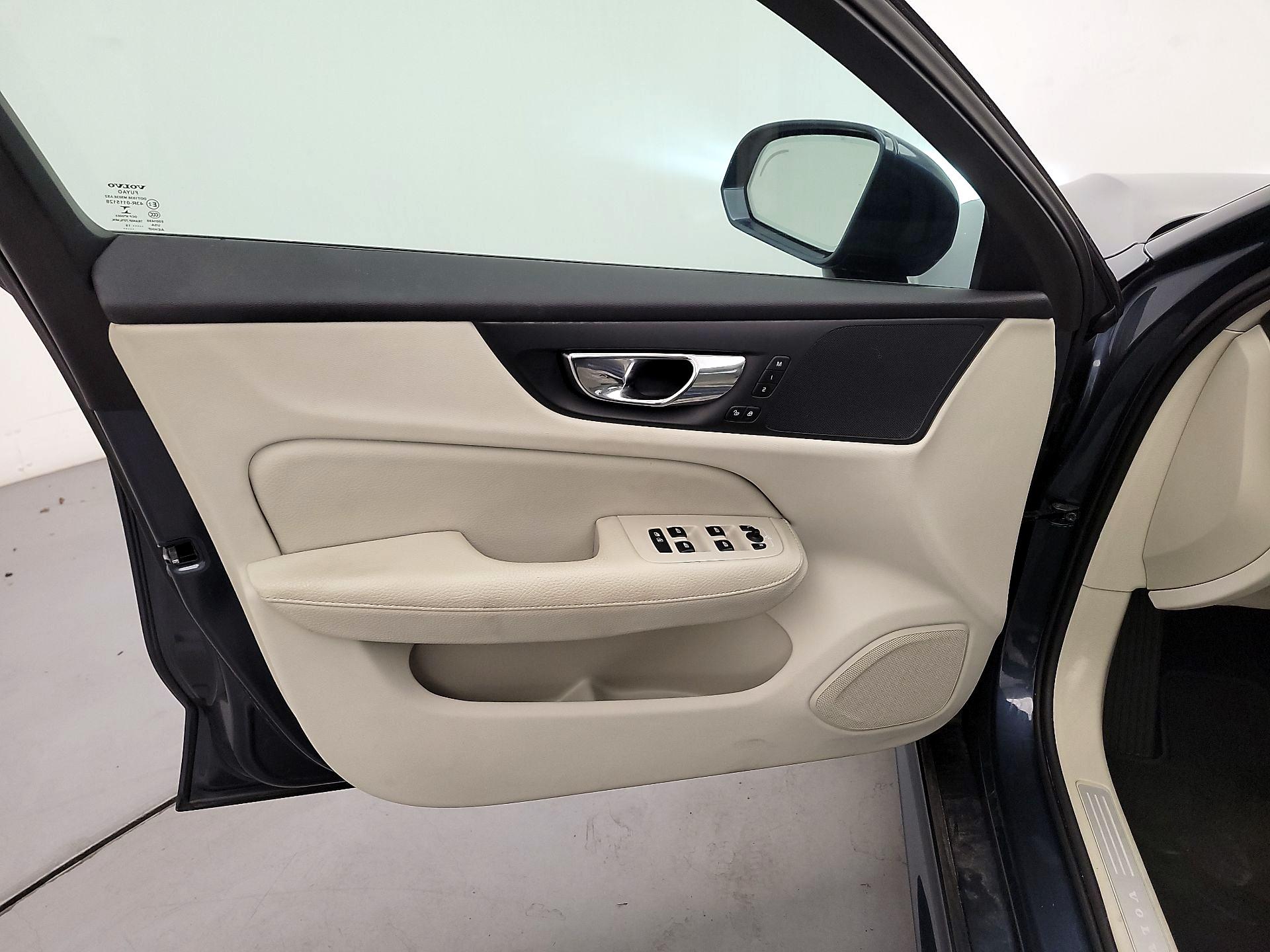 Thumbnail: 2019 Volvo S60 - 12