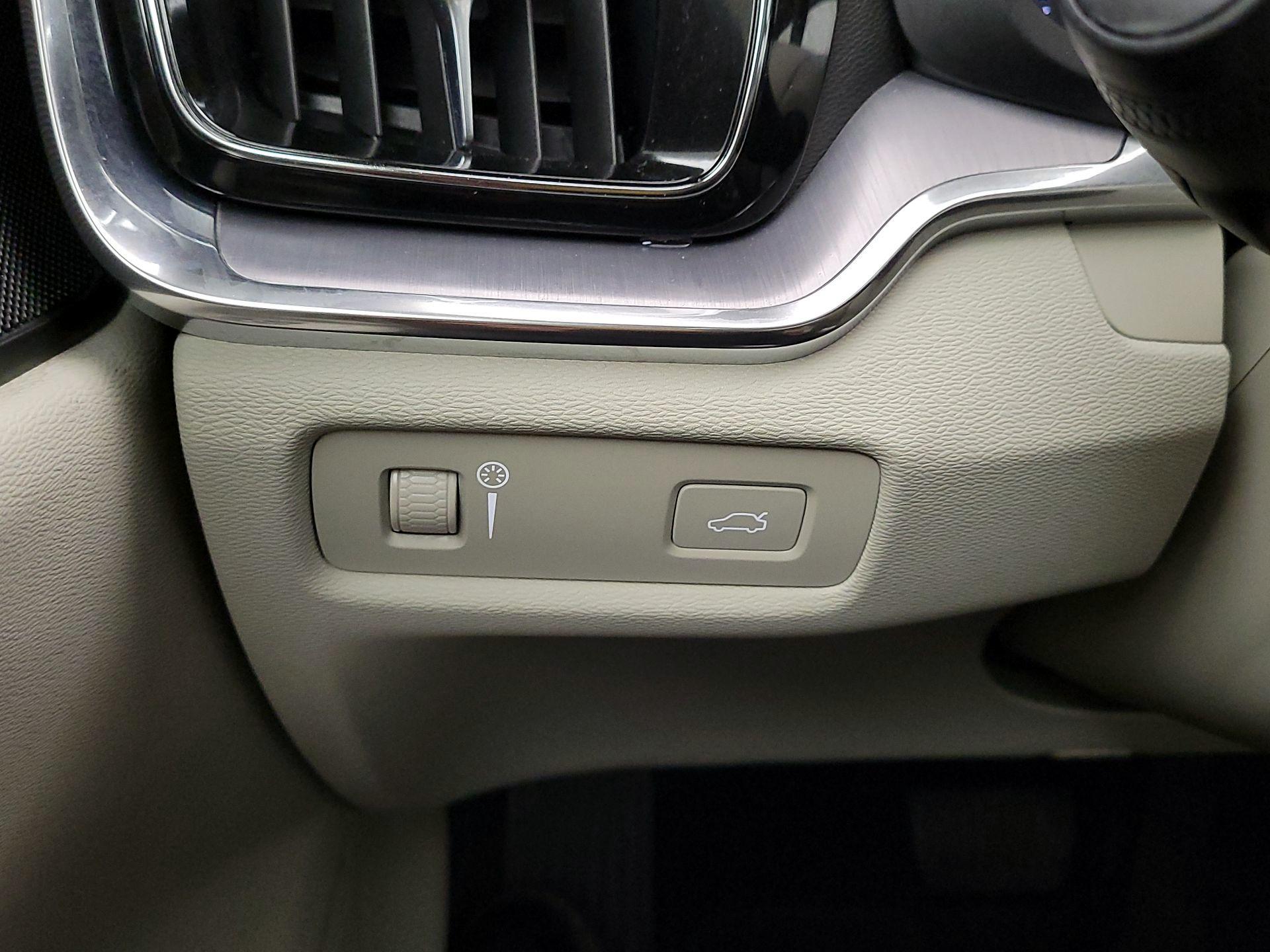 Thumbnail: 2019 Volvo S60 - 13