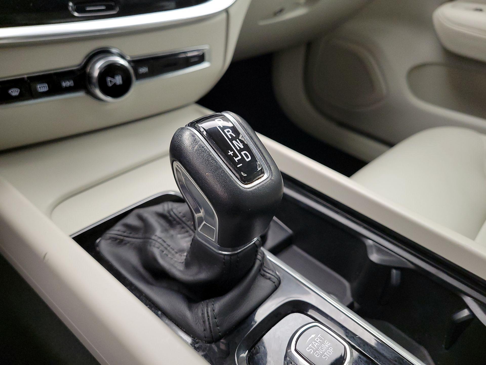 Thumbnail: 2019 Volvo S60 - 17