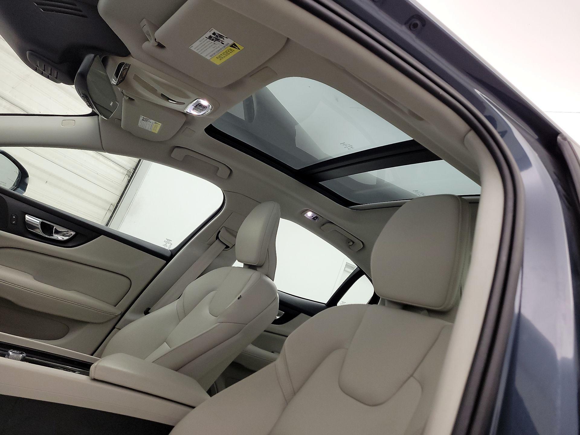 Thumbnail: 2019 Volvo S60 - 19