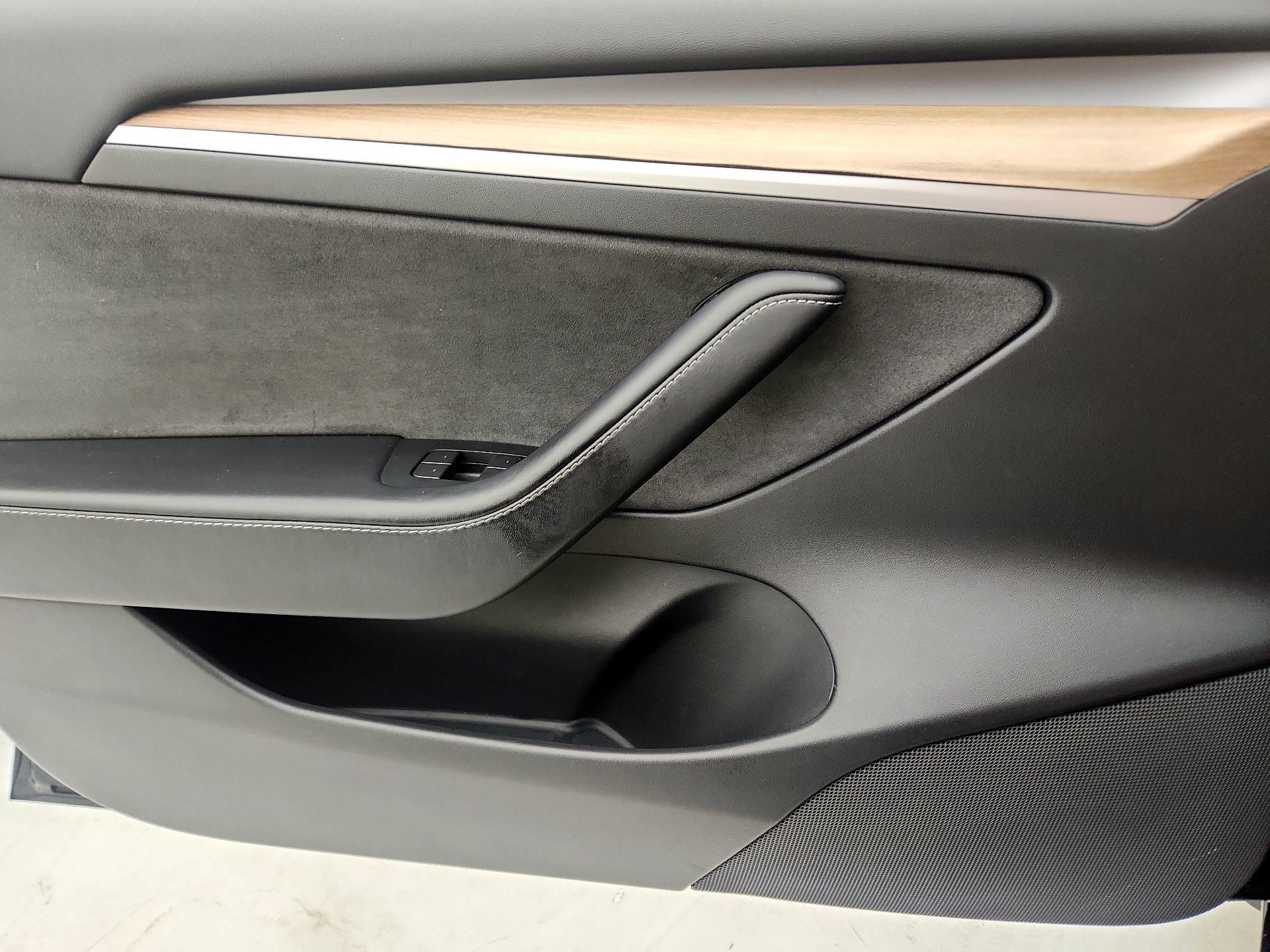 Thumbnail: 2022 Tesla Model 3 - 12
