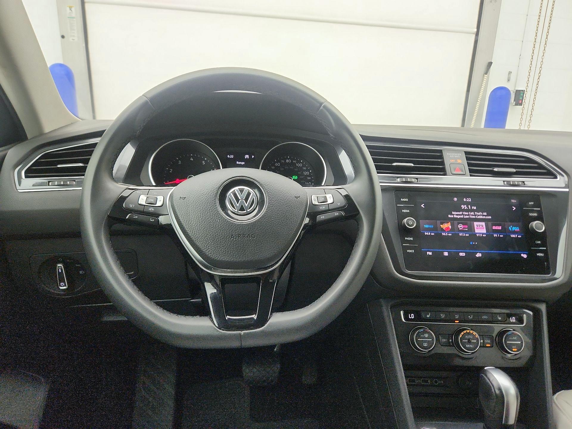 Thumbnail: 2020 Volkswagen Tiguan - 10