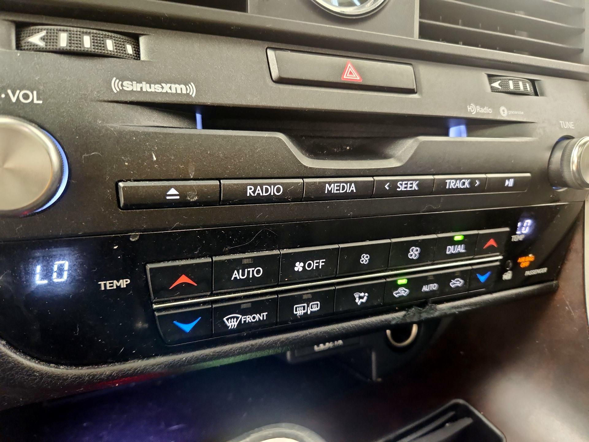 Thumbnail: 2020 Lexus RX - 17
