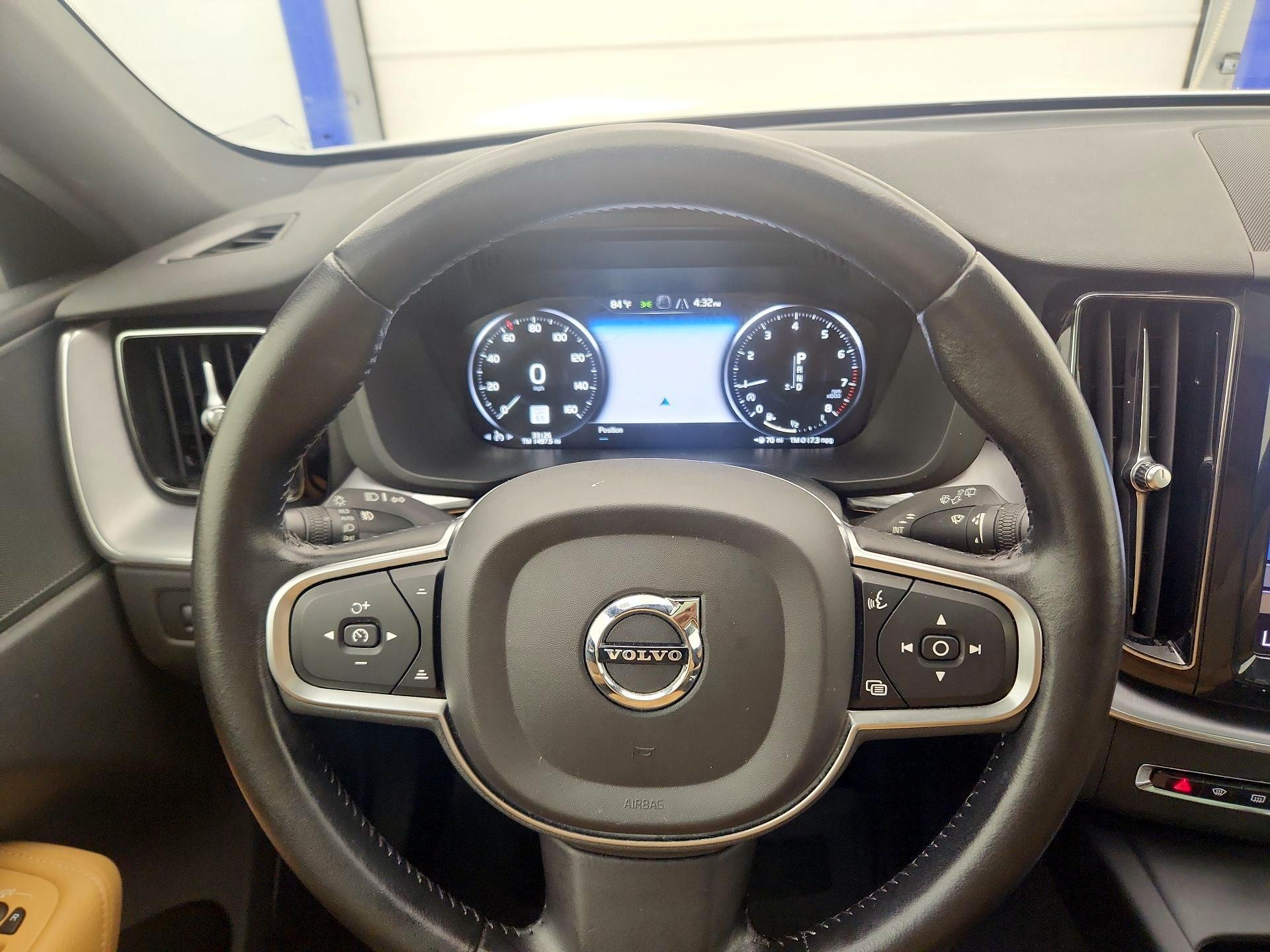 Thumbnail: 2020 Volvo XC60 - 10