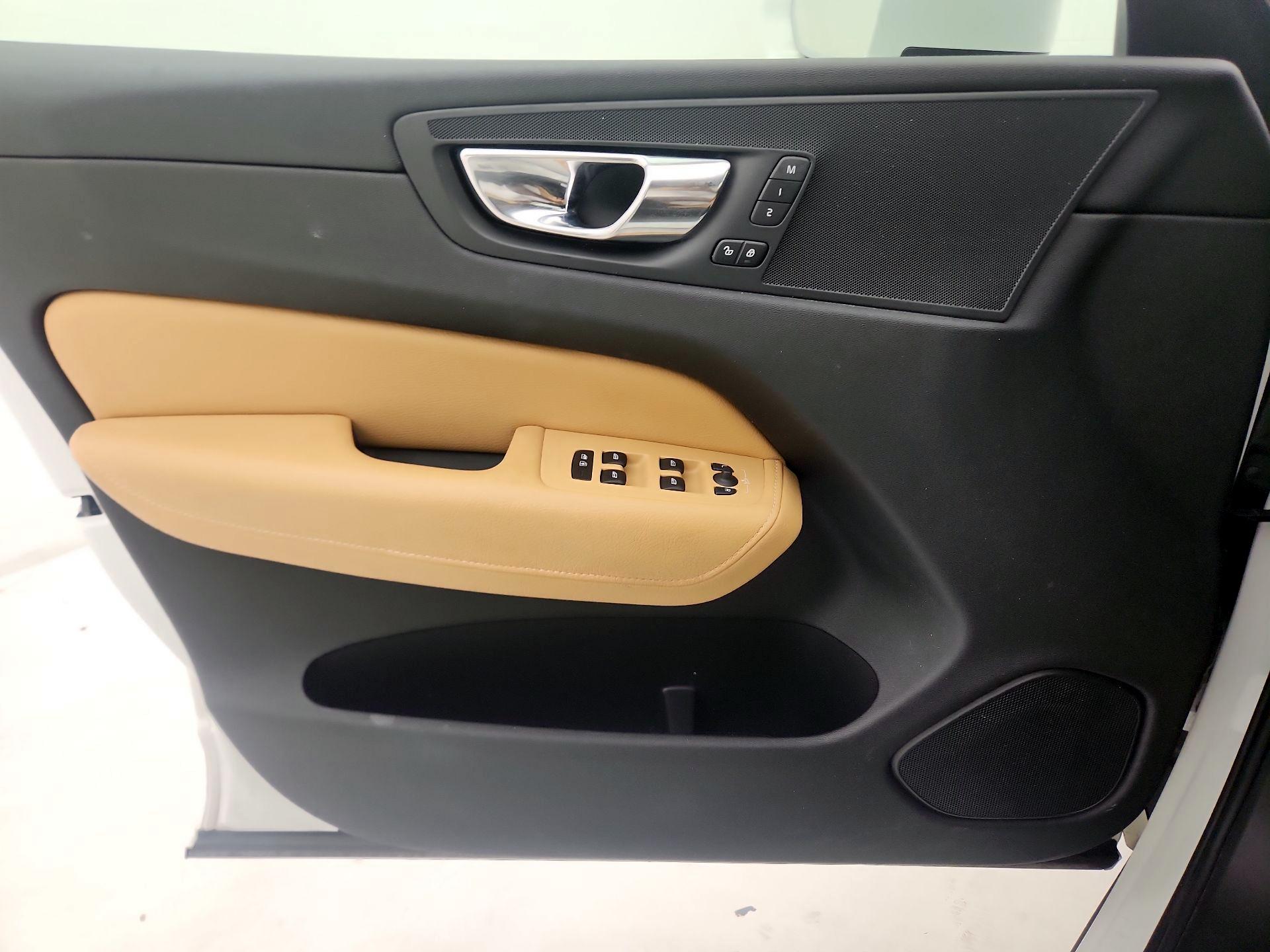 Thumbnail: 2020 Volvo XC60 - 12