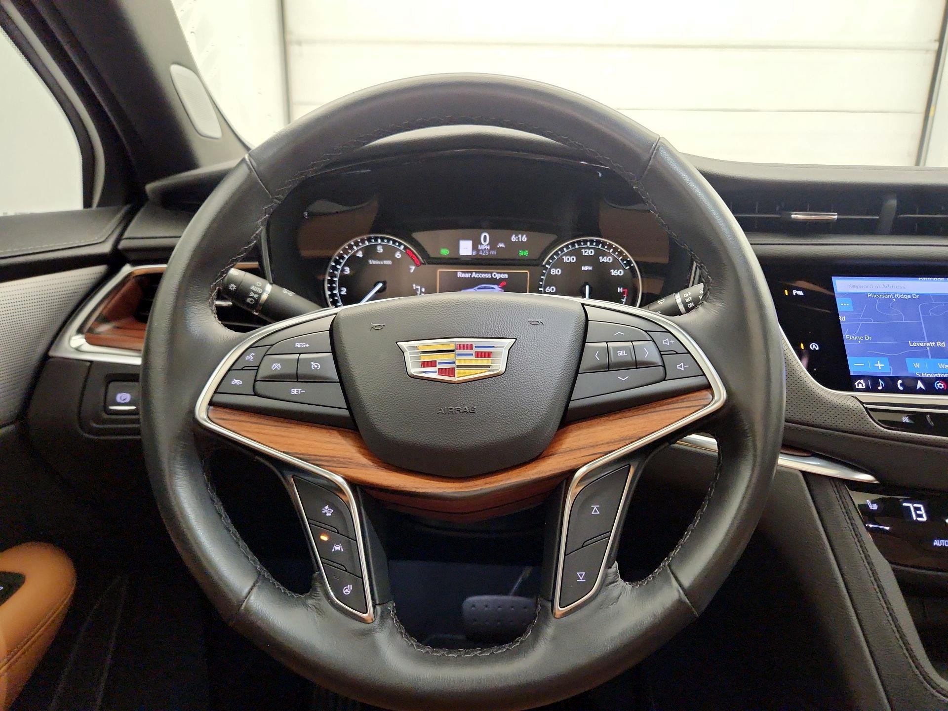 Thumbnail: 2023 Cadillac XT5 - 10