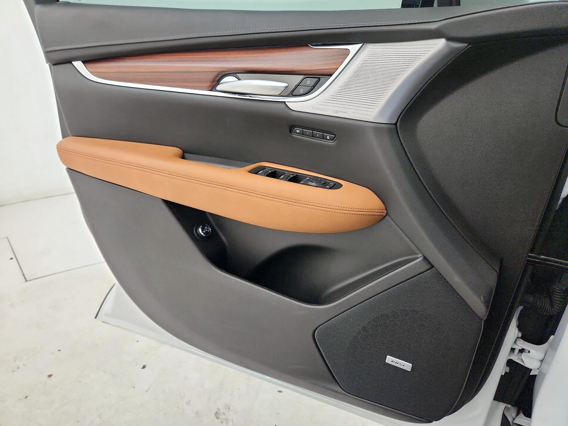 Thumbnail: 2023 Cadillac XT5 - 12