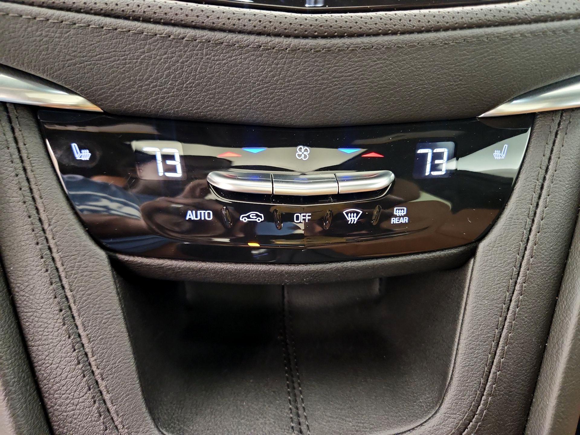 Thumbnail: 2023 Cadillac XT5 - 17