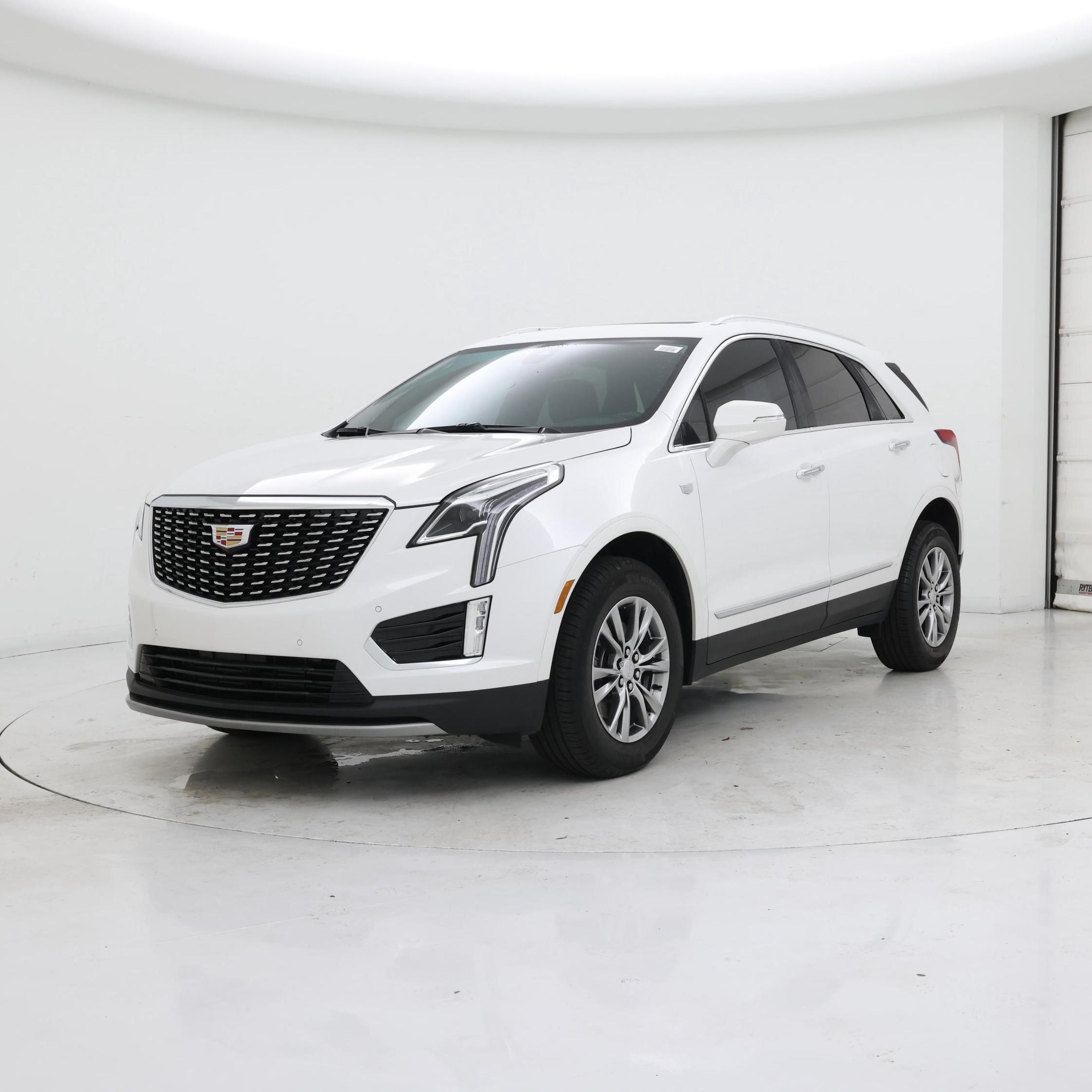 Thumbnail: 2023 Cadillac XT5 - 4