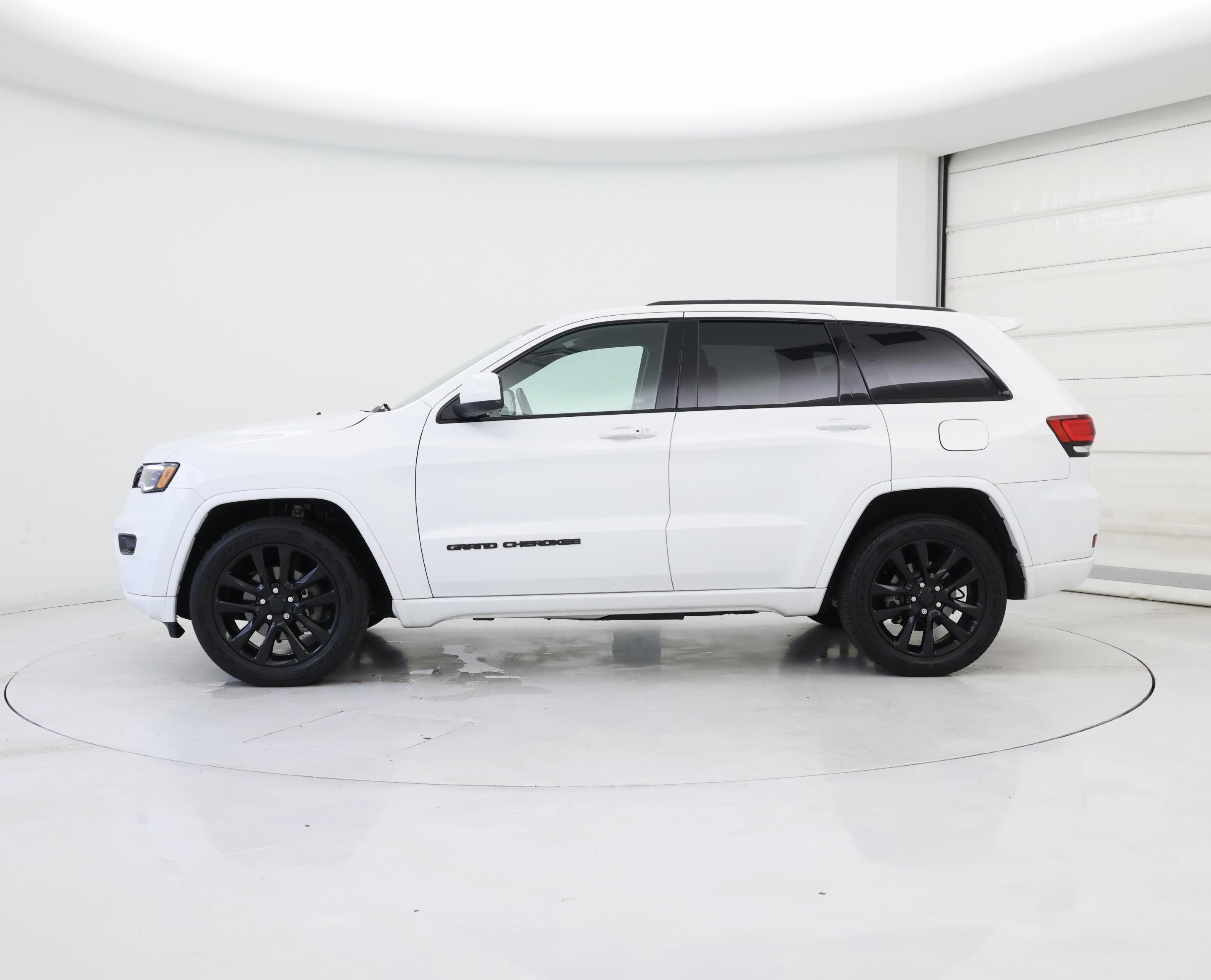 Thumbnail: 2020 Jeep Grand Cherokee - 3
