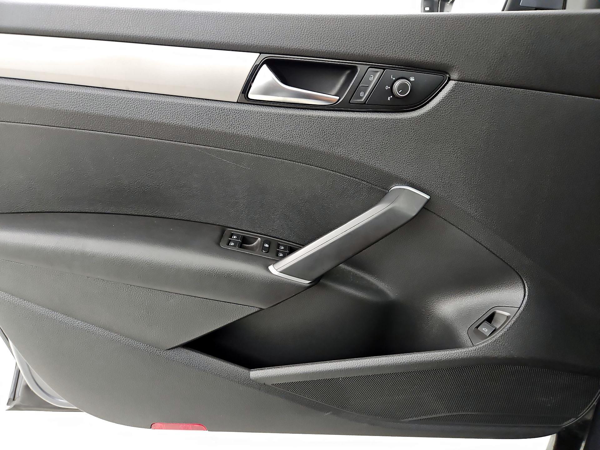 Thumbnail: 2020 Volkswagen Passat - 12