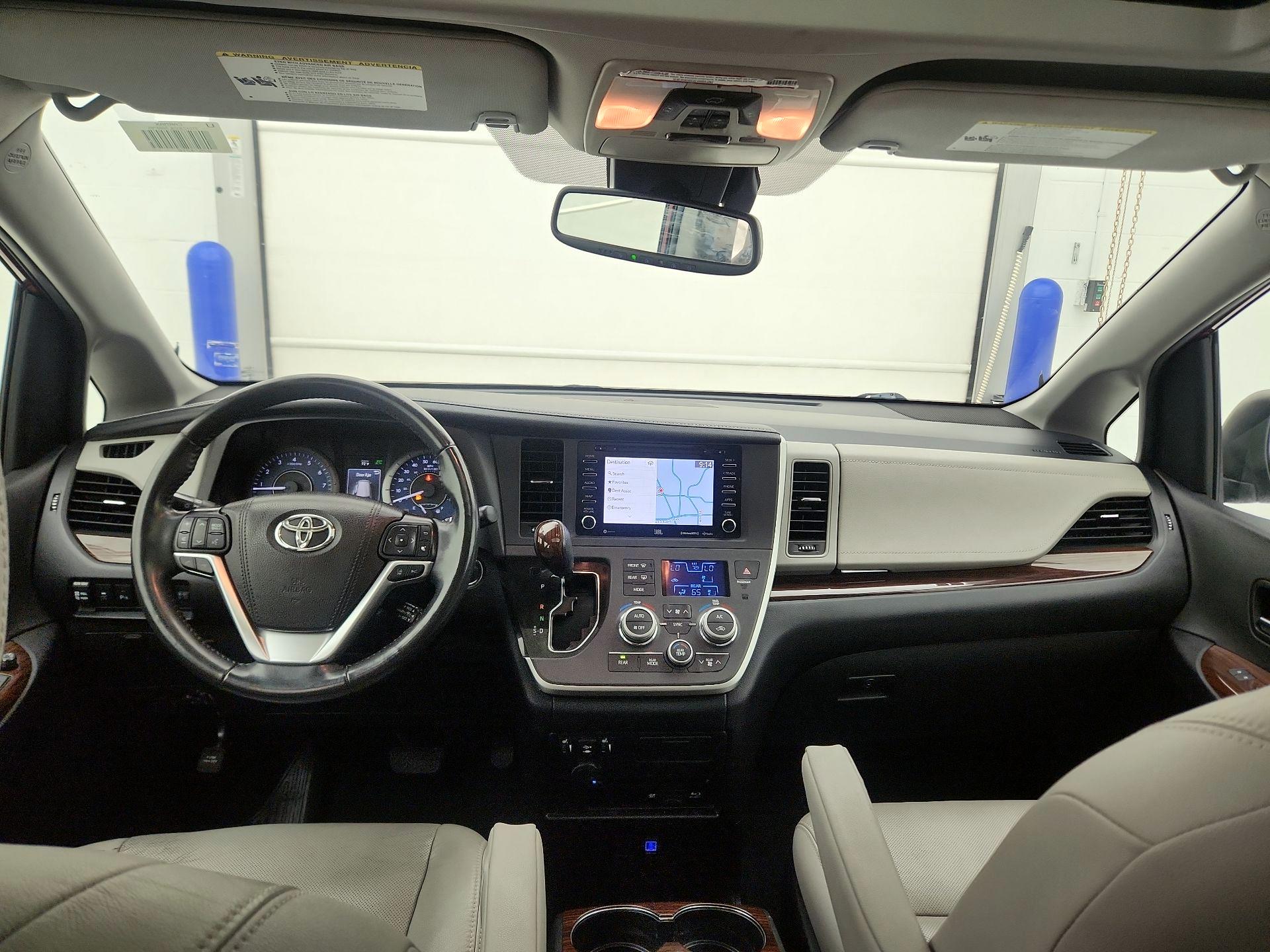 Thumbnail: 2020 Toyota Sienna - 9