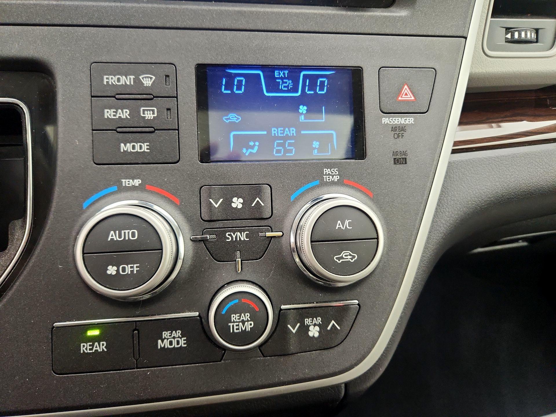 Thumbnail: 2020 Toyota Sienna - 17