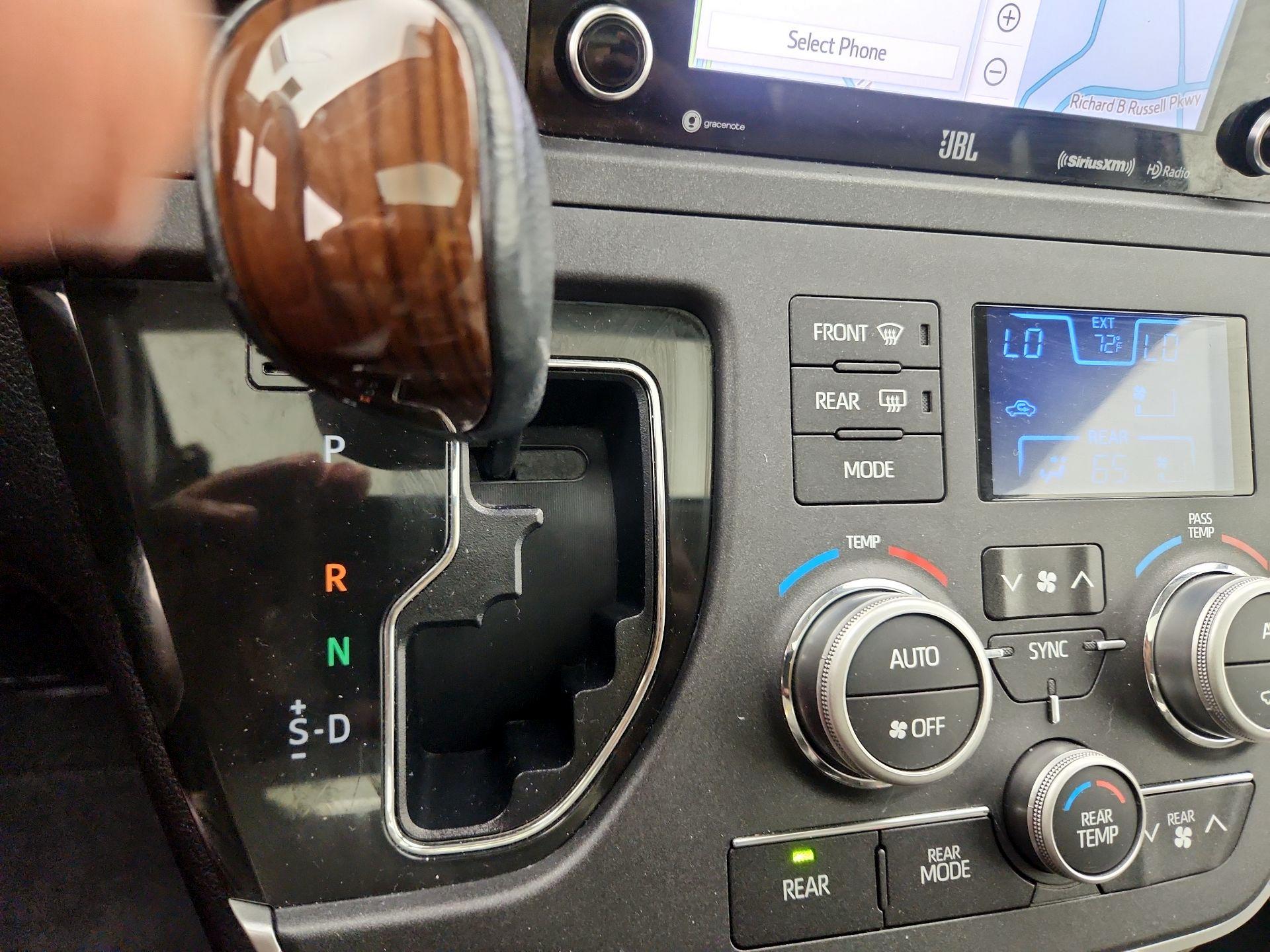 Thumbnail: 2020 Toyota Sienna - 18