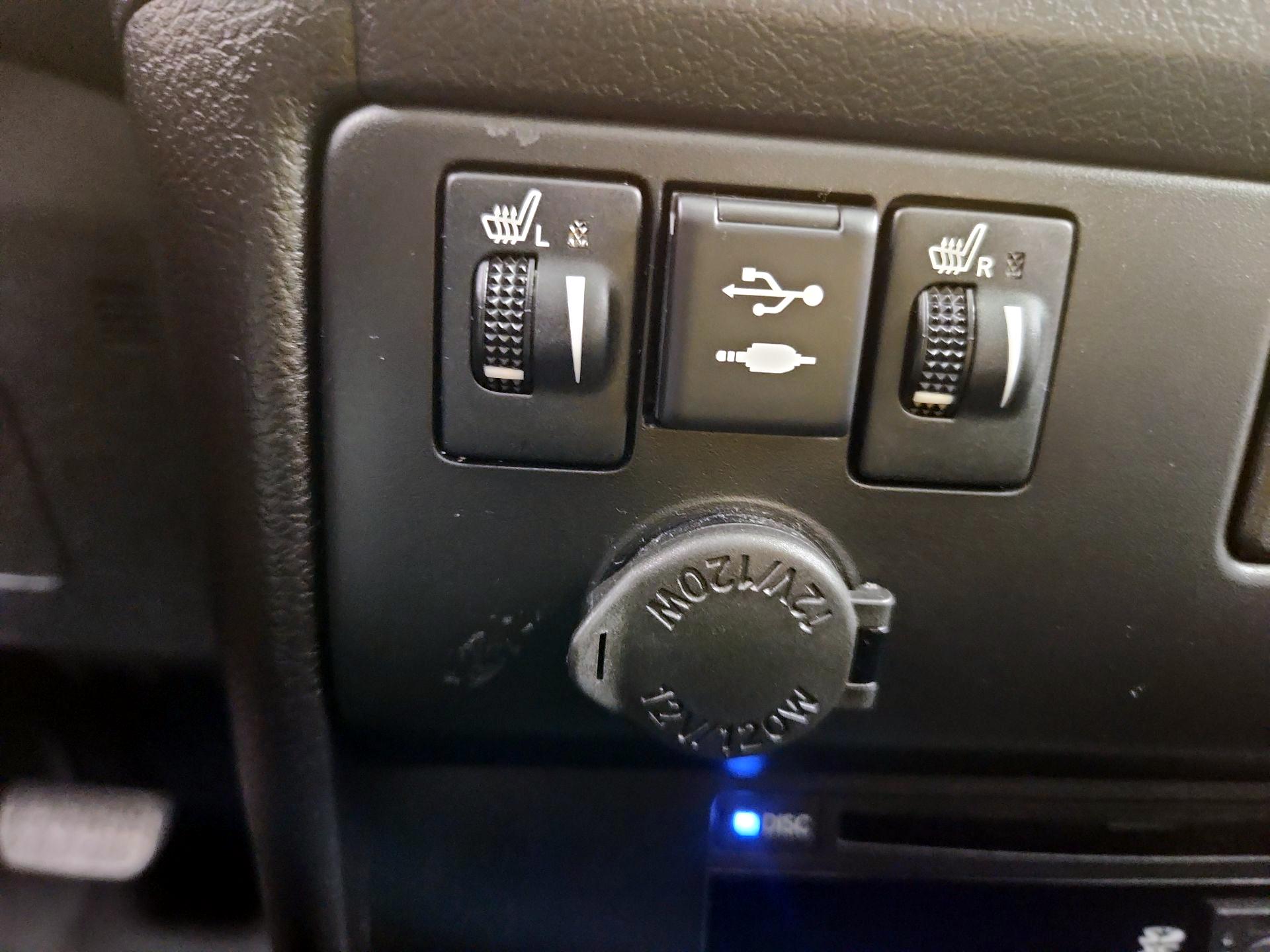 Thumbnail: 2020 Toyota Sienna - 19