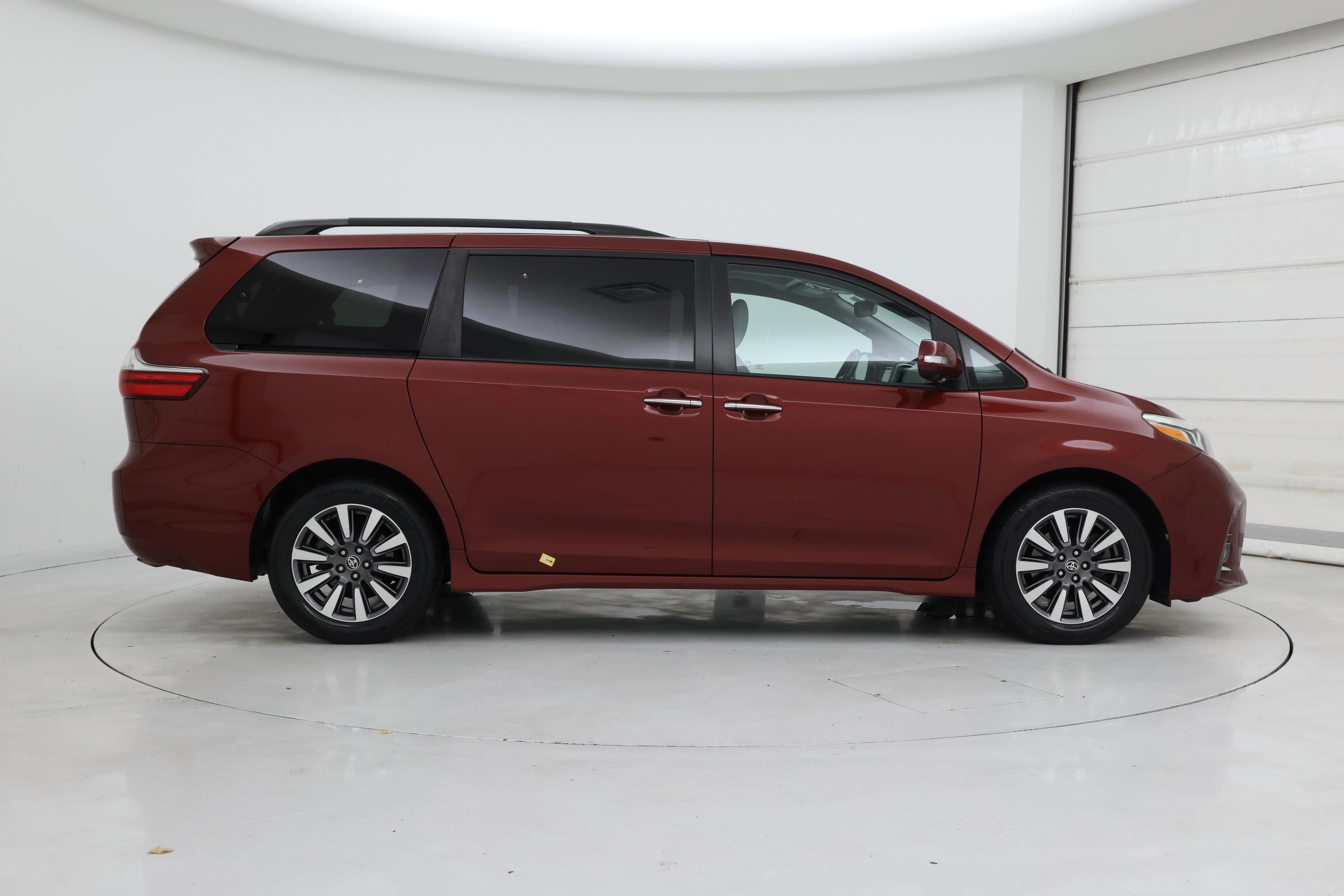 Thumbnail: 2020 Toyota Sienna - 7