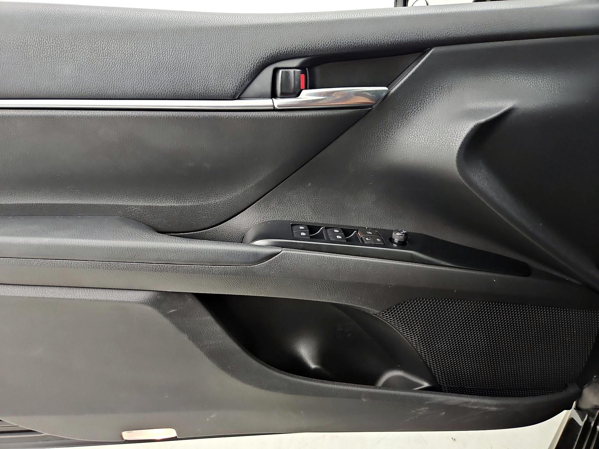 Thumbnail: 2019 Toyota Camry - 12
