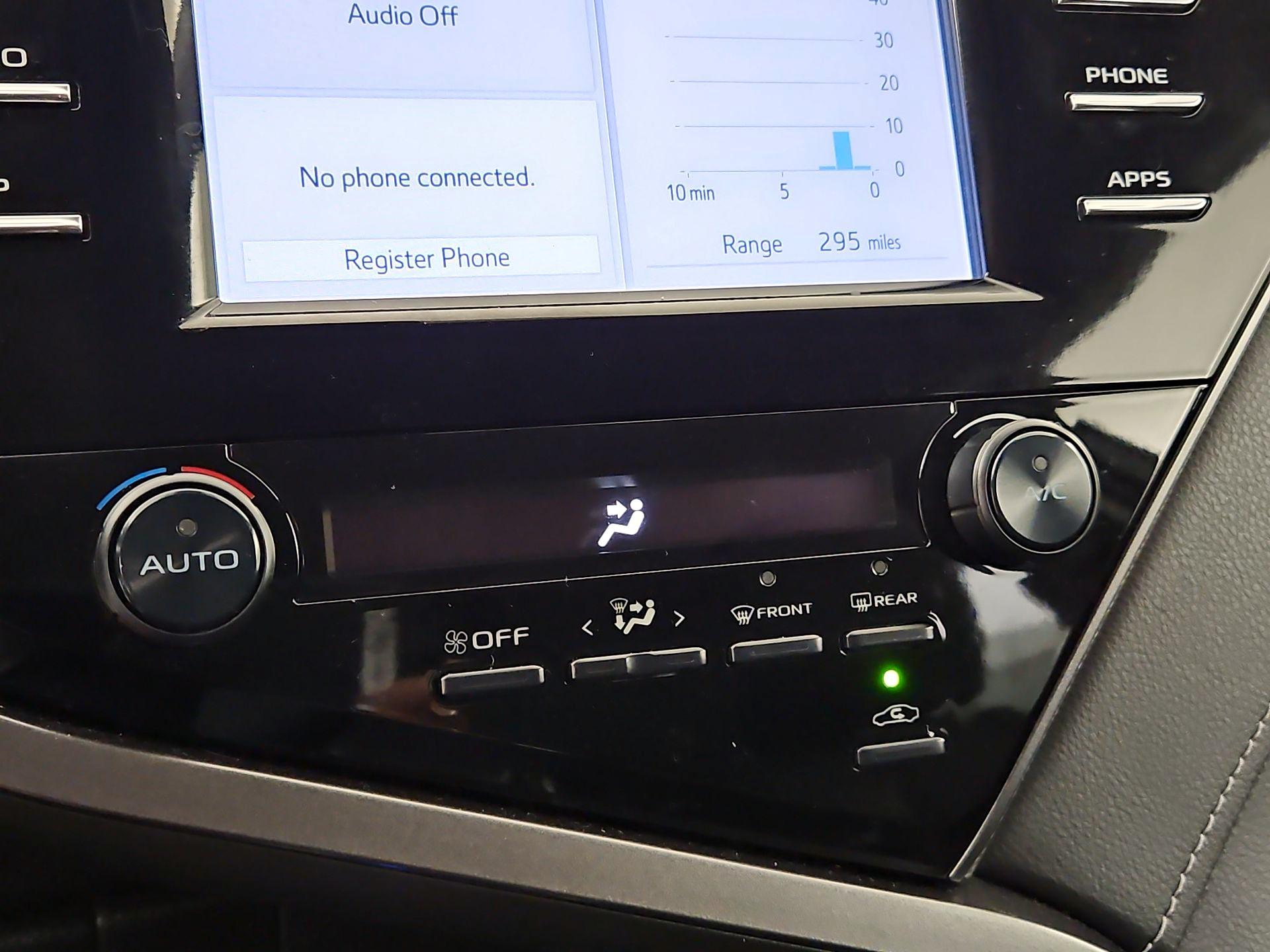Thumbnail: 2019 Toyota Camry - 16