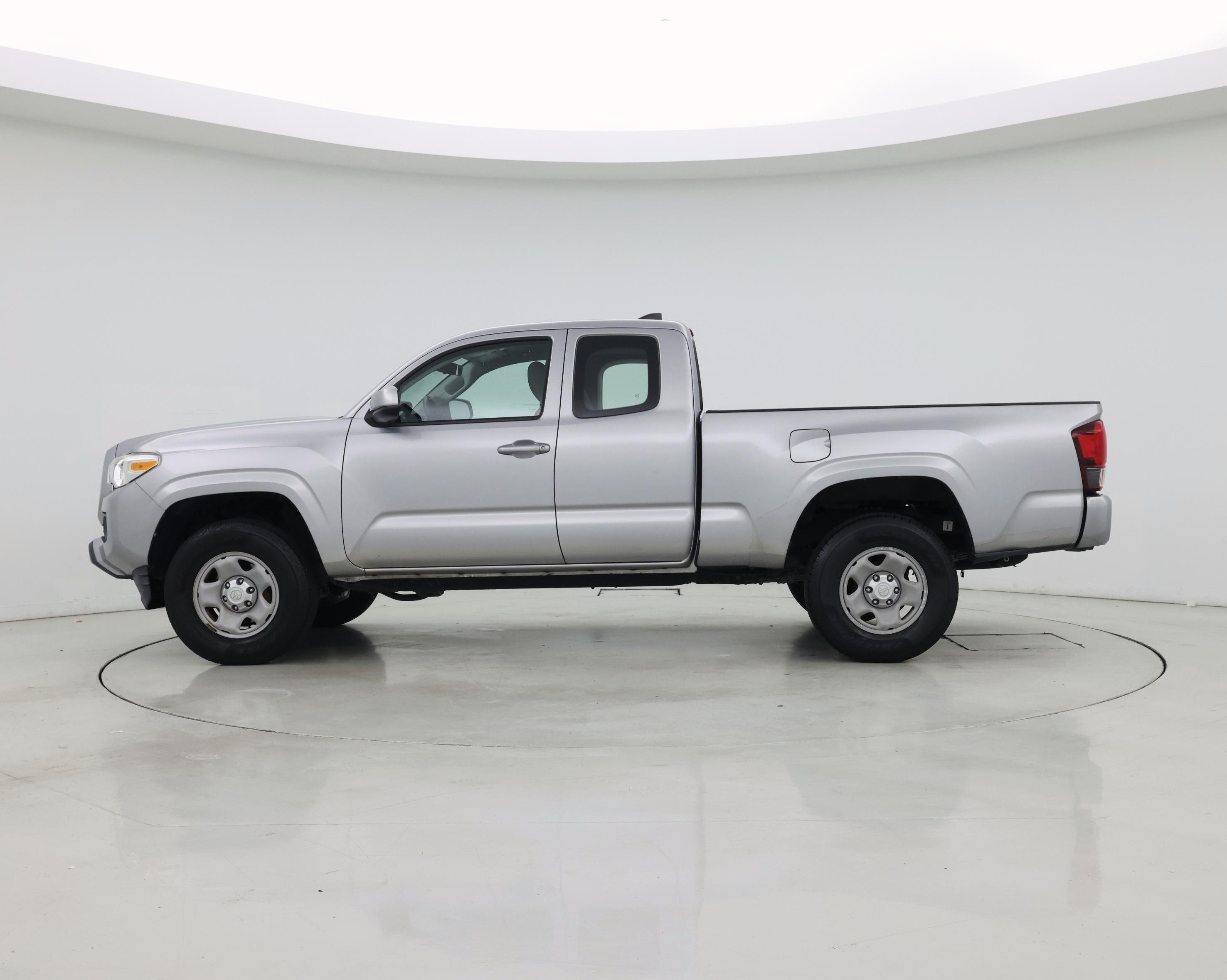 Thumbnail: 2018 Toyota Tacoma - 3