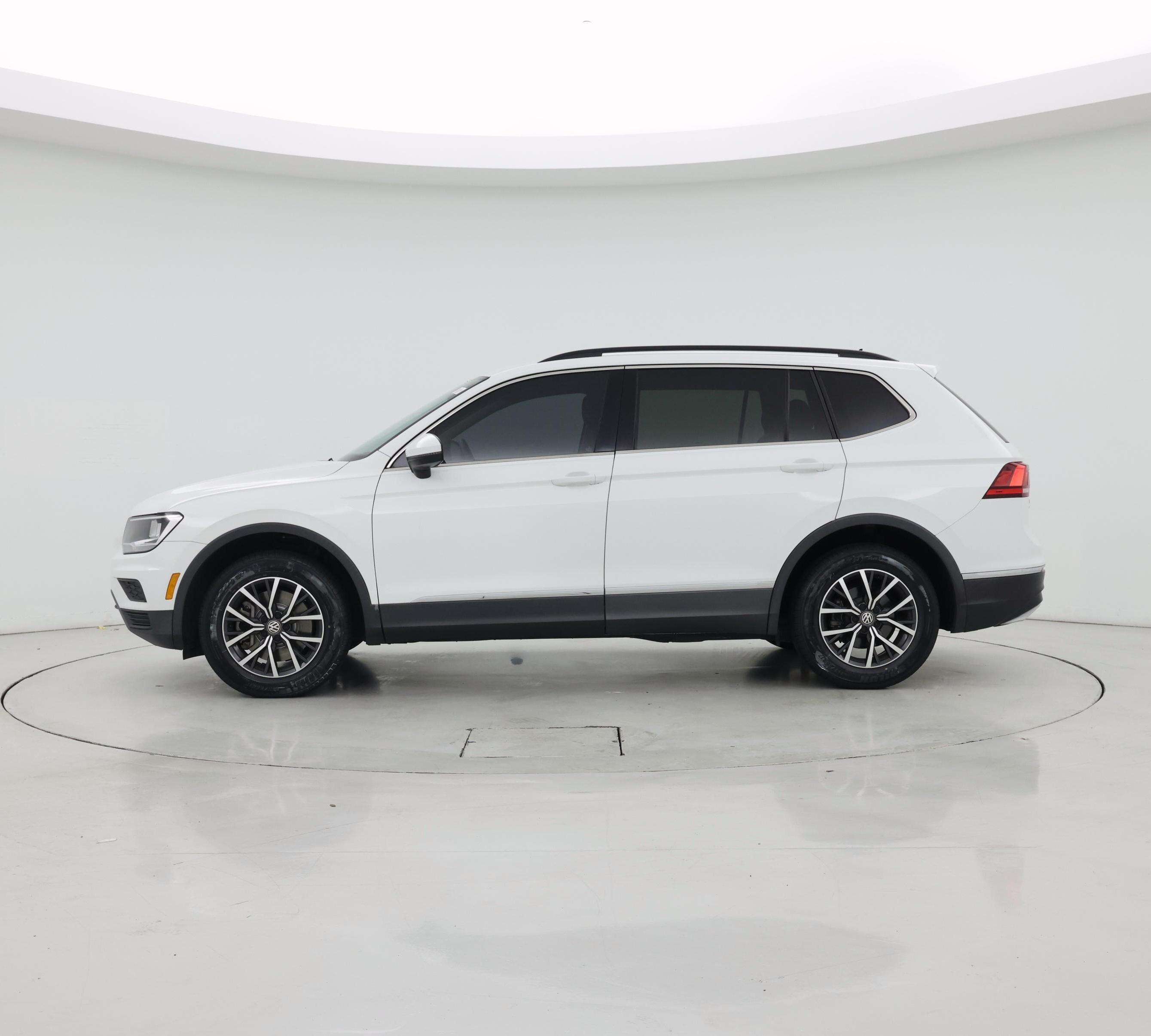 Thumbnail: 2020 Volkswagen Tiguan - 3