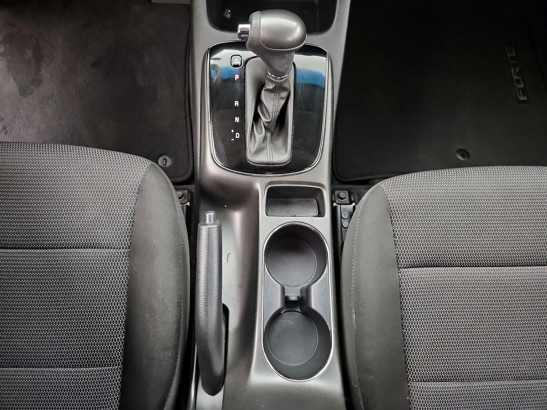 Thumbnail: 2018 Kia Forte - 16
