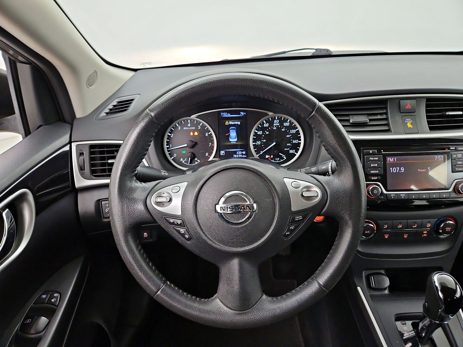 Thumbnail: 2016 Nissan Sentra - 10