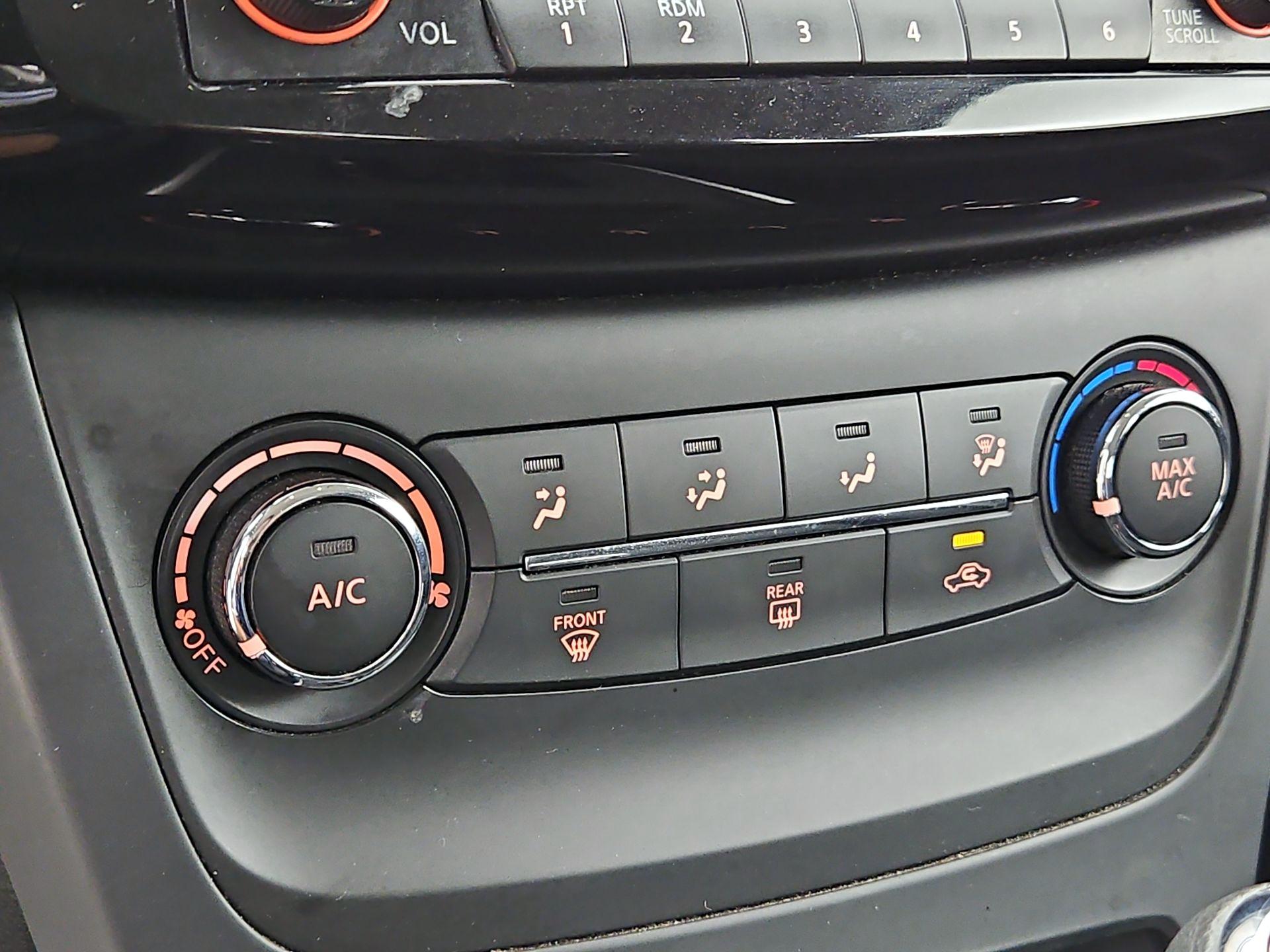 Thumbnail: 2016 Nissan Sentra - 16