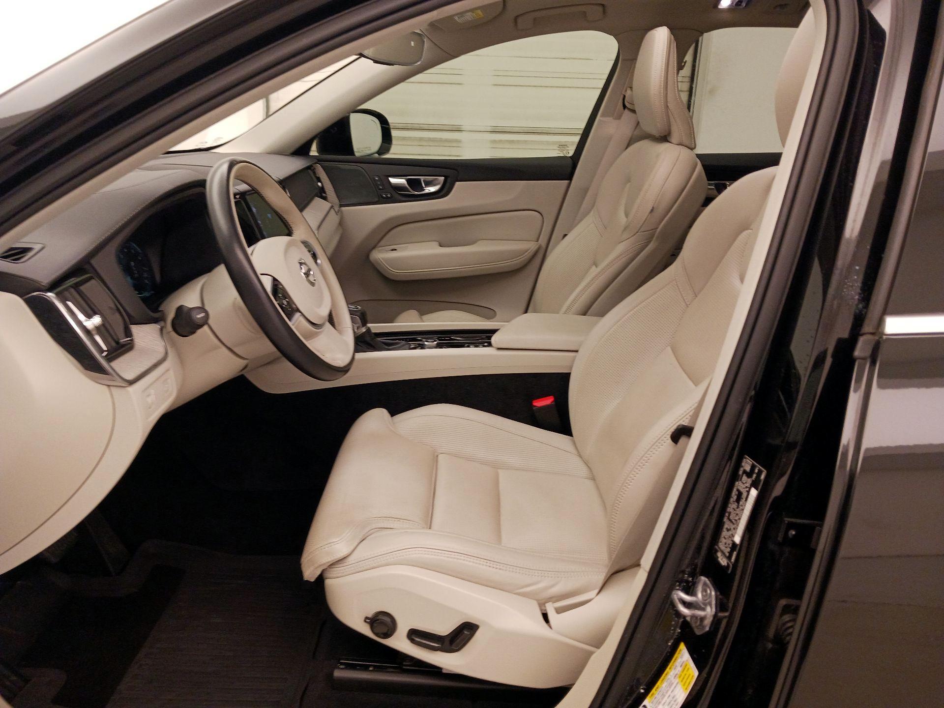 Thumbnail: 2021 Volvo XC60 - 9