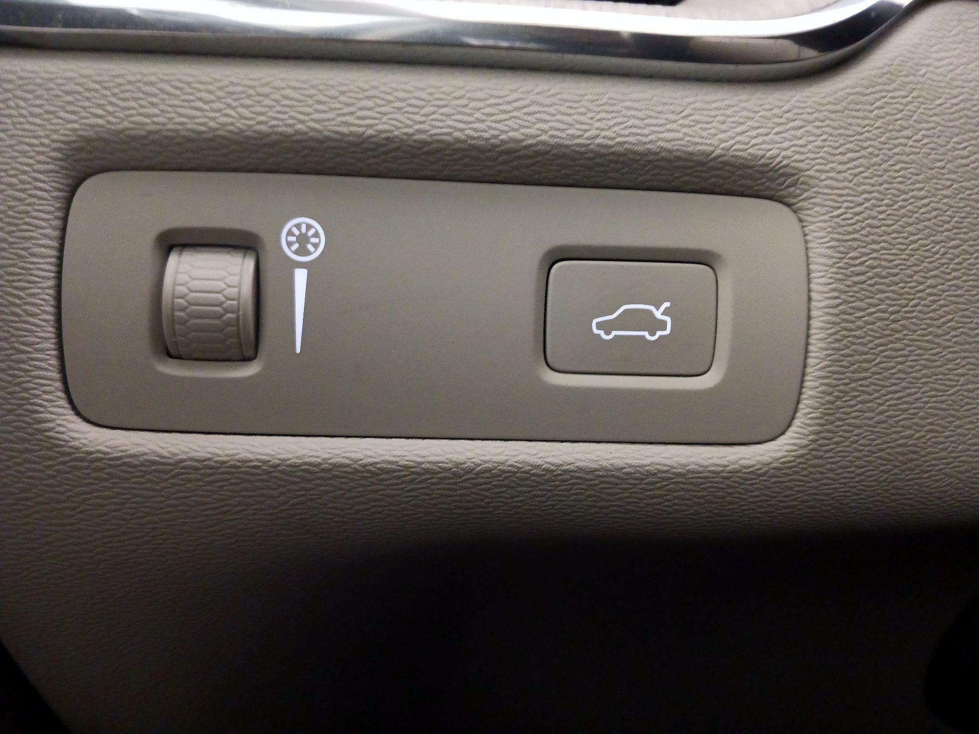 Thumbnail: 2021 Volvo XC60 - 11