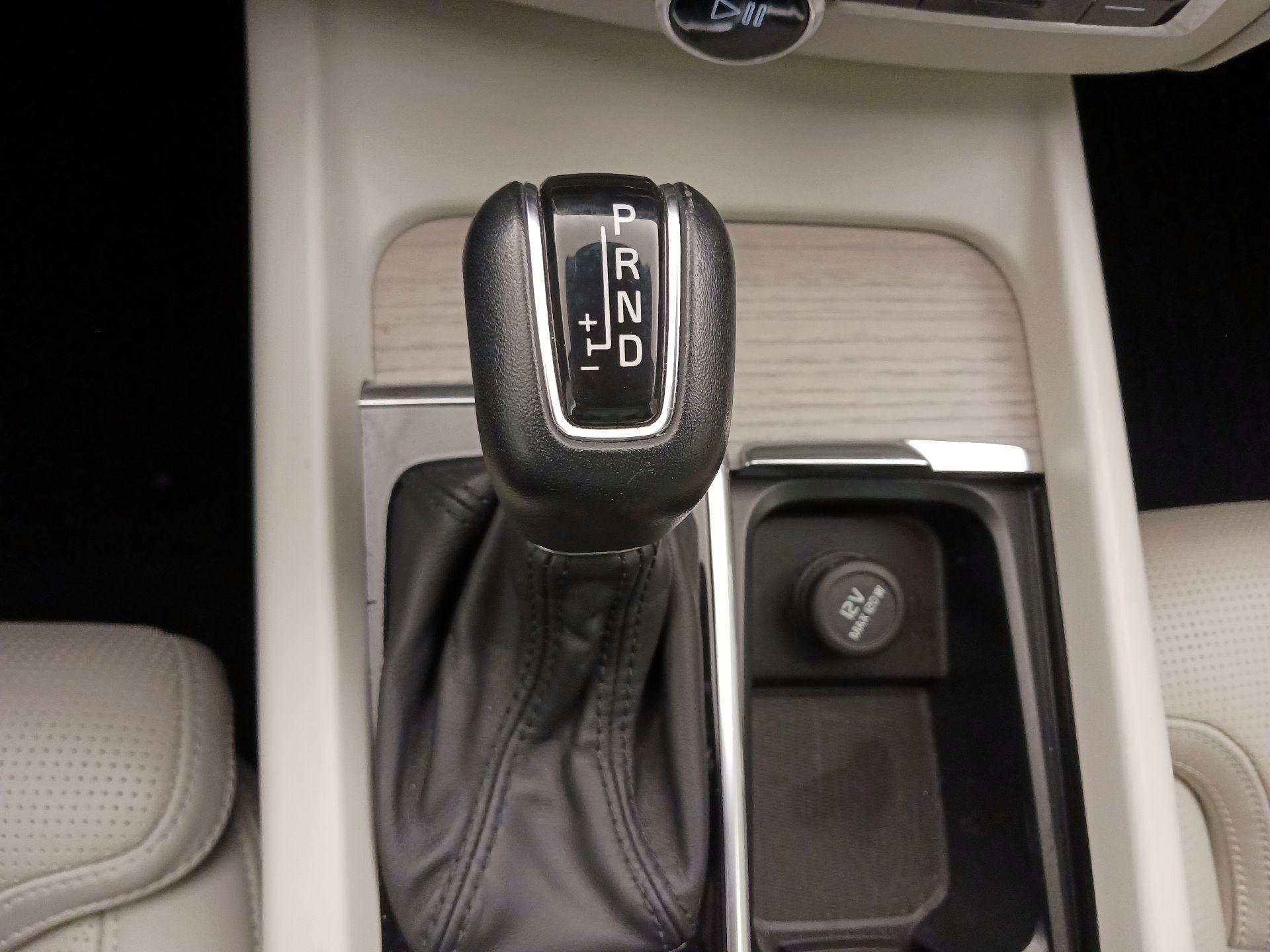 Thumbnail: 2021 Volvo XC60 - 16