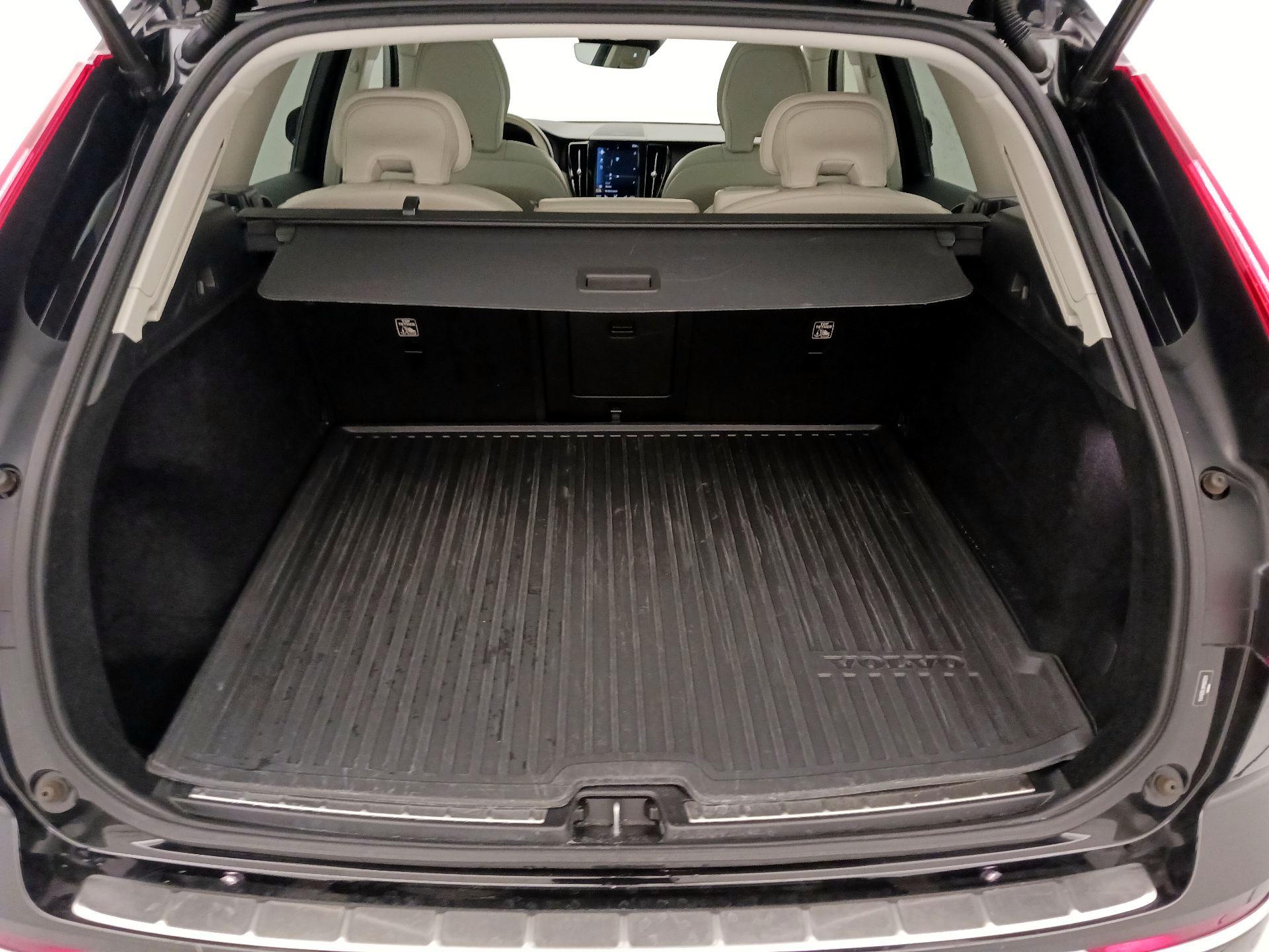 Thumbnail: 2021 Volvo XC60 - 20