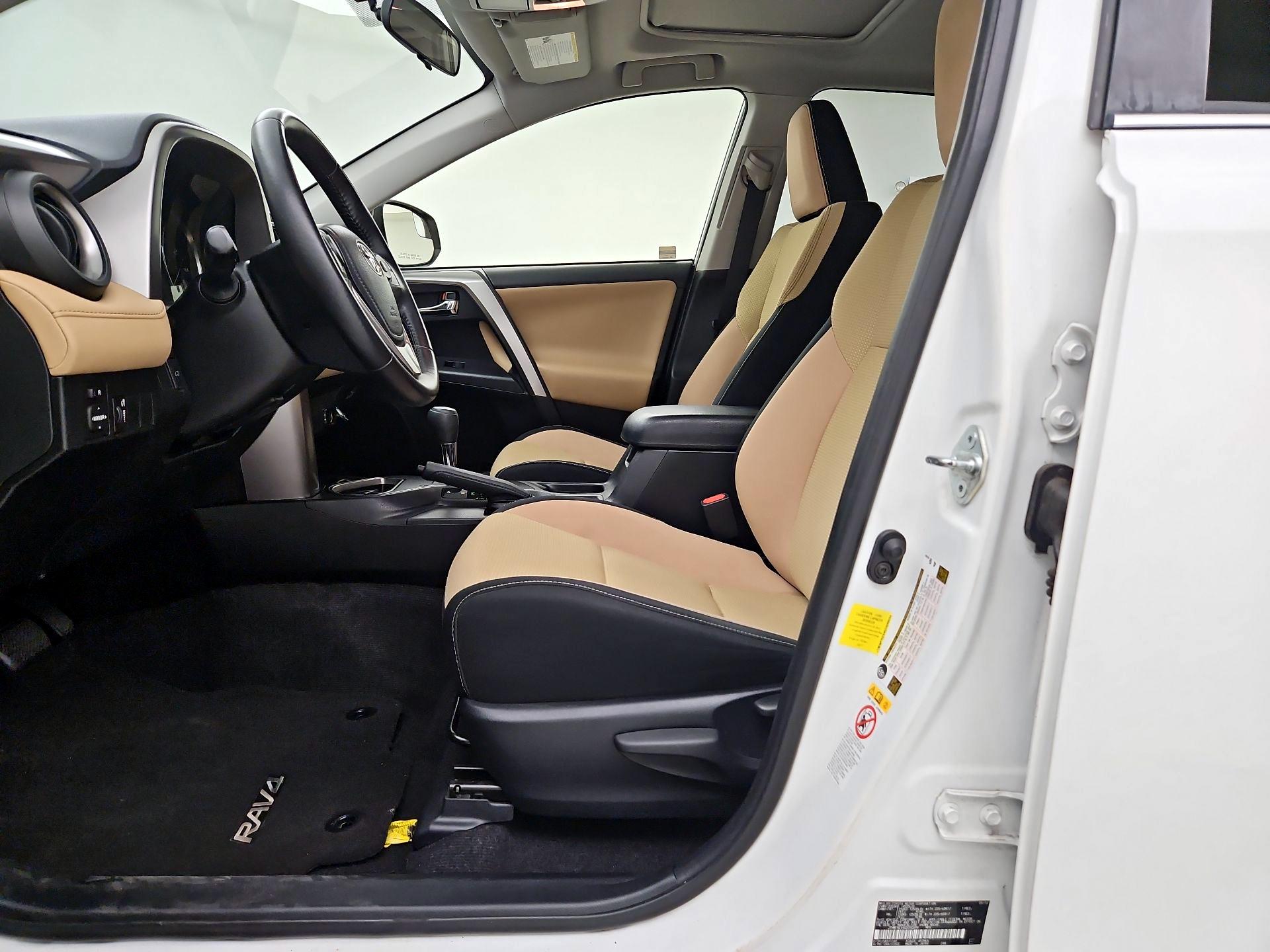 Thumbnail: 2016 Toyota RAV4 - 11