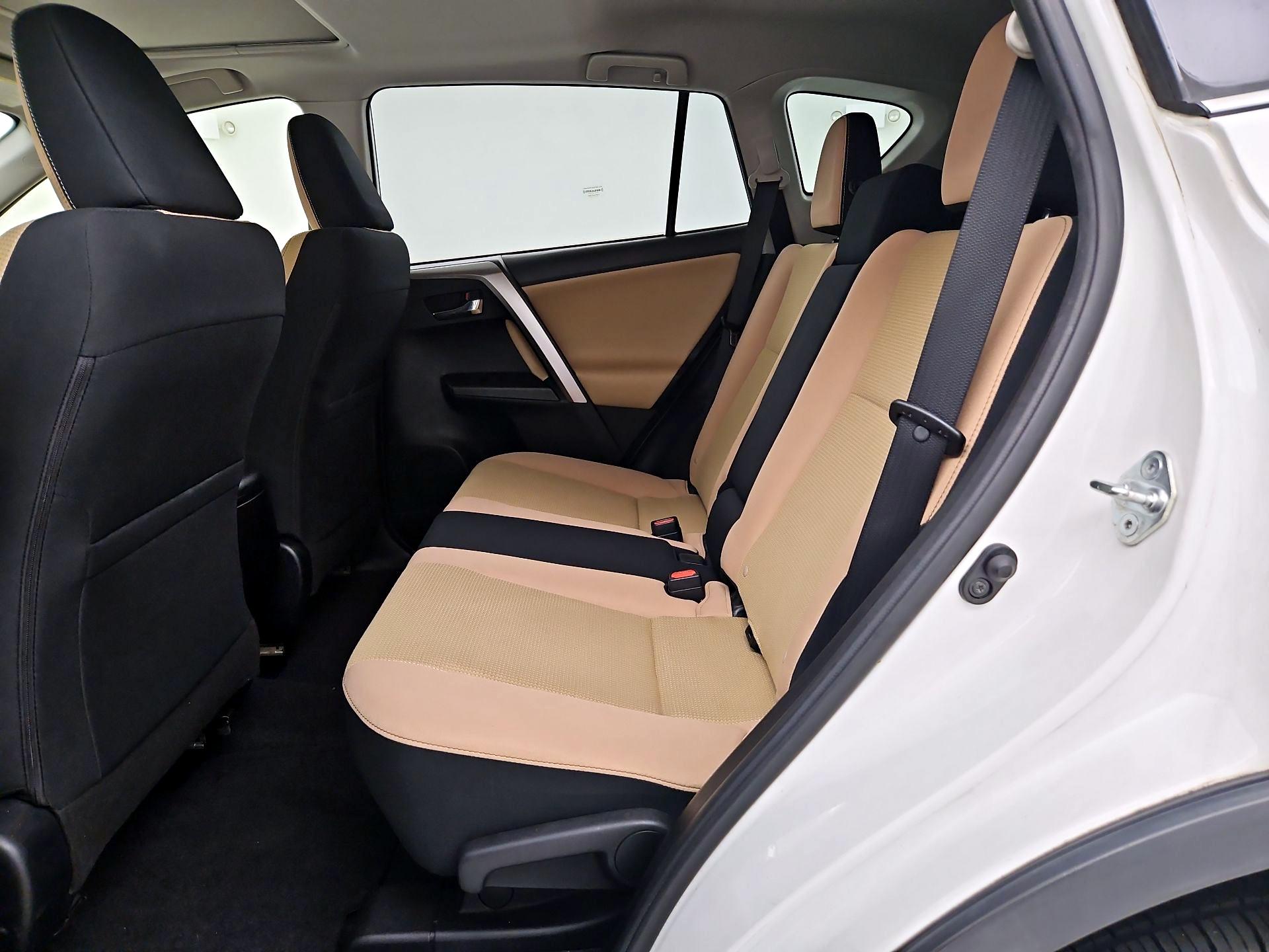 Thumbnail: 2016 Toyota RAV4 - 20