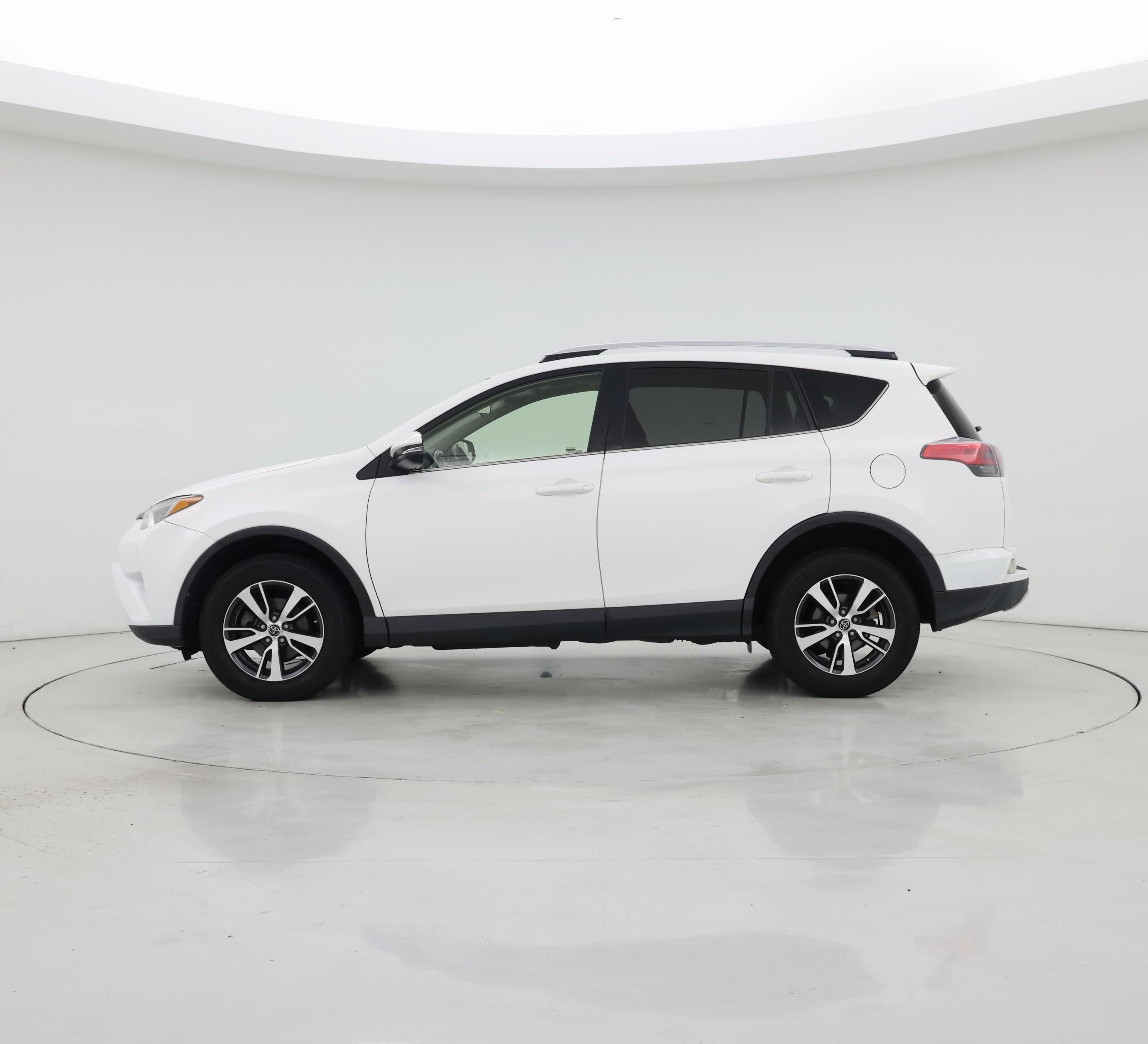 Thumbnail: 2016 Toyota RAV4 - 3
