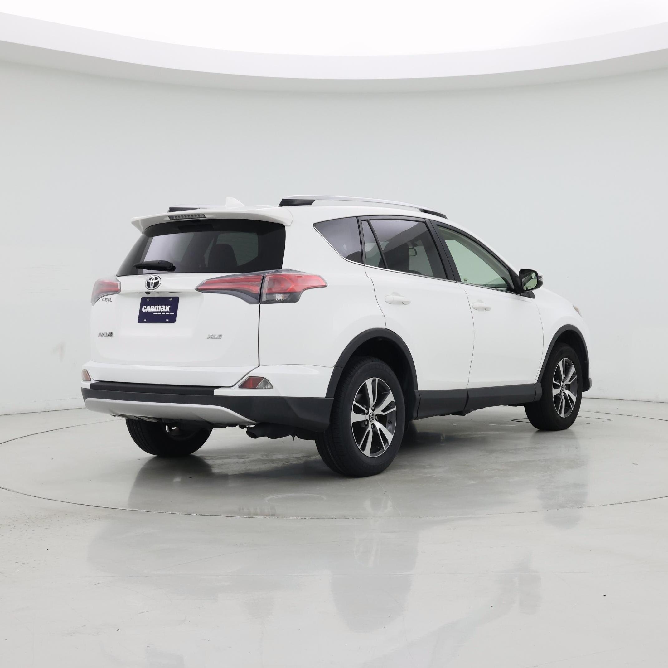 Thumbnail: 2016 Toyota RAV4 - 8