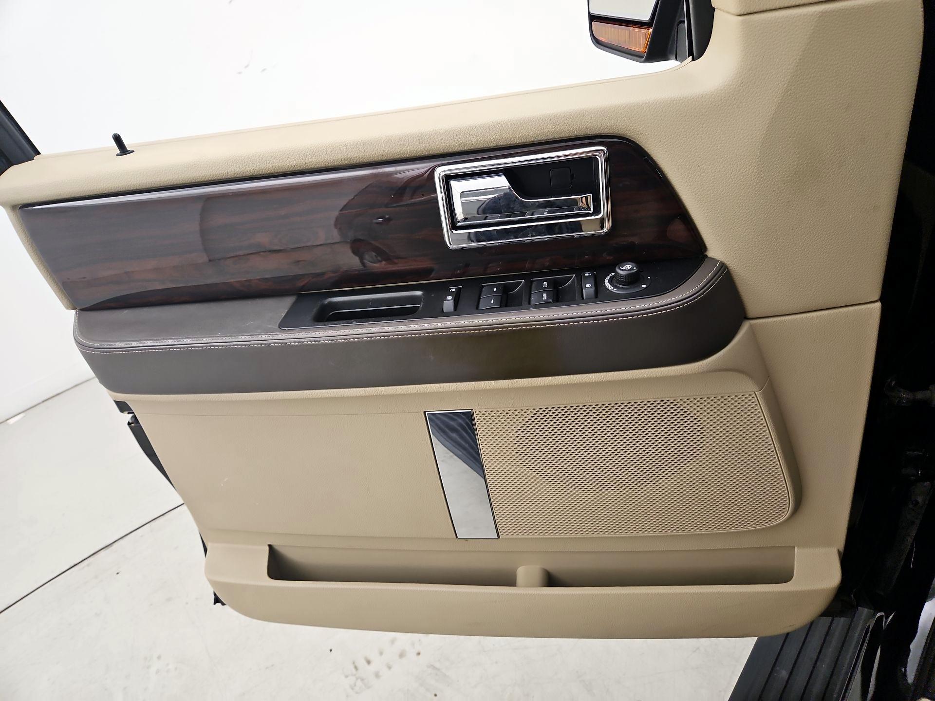 Thumbnail: 2017 Lincoln Navigator - 12