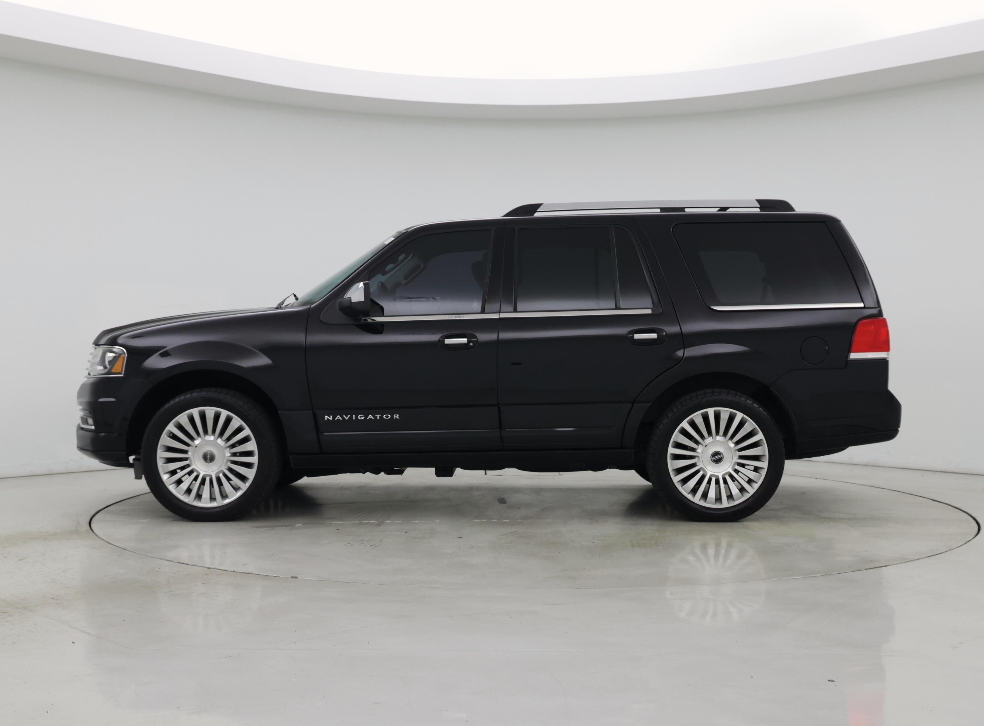 Thumbnail: 2017 Lincoln Navigator - 3