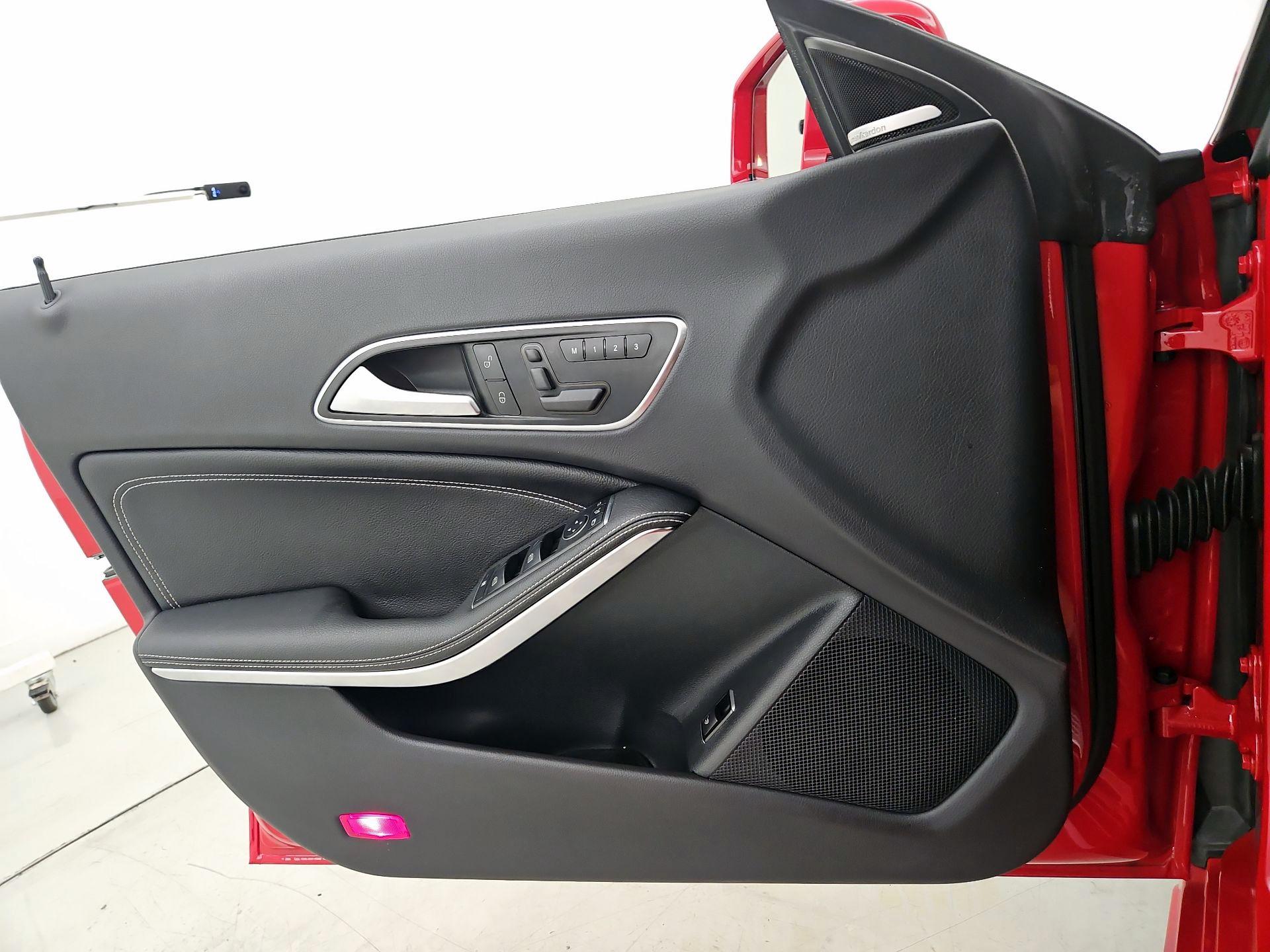 Thumbnail: 2015 Mercedes-Benz CLA - 12
