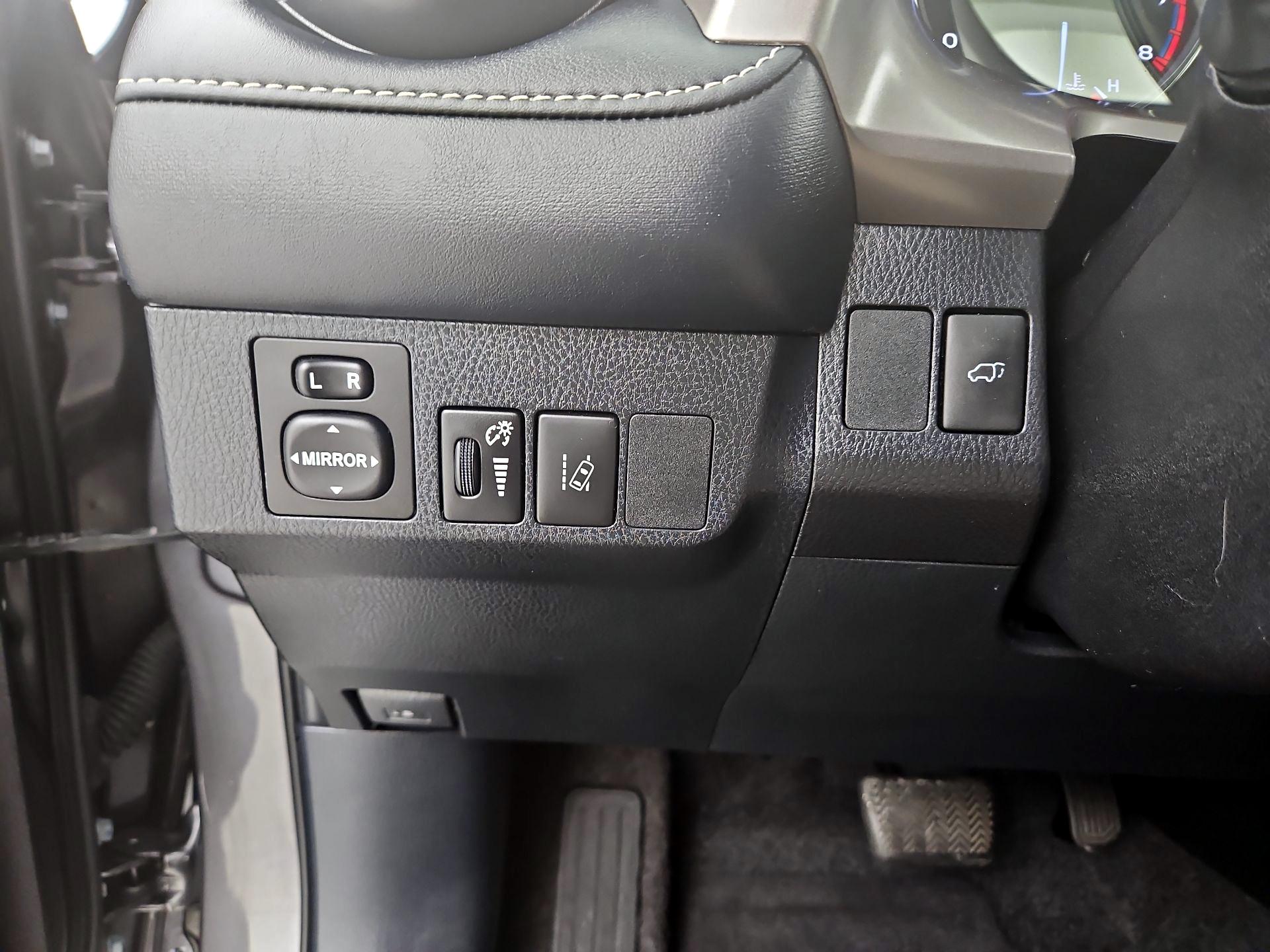 Thumbnail: 2018 Toyota RAV4 - 13