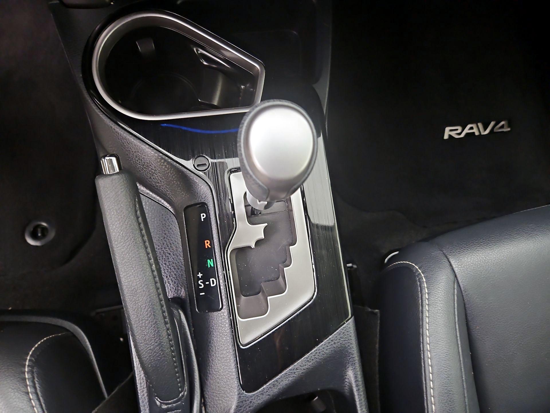 Thumbnail: 2018 Toyota RAV4 - 17