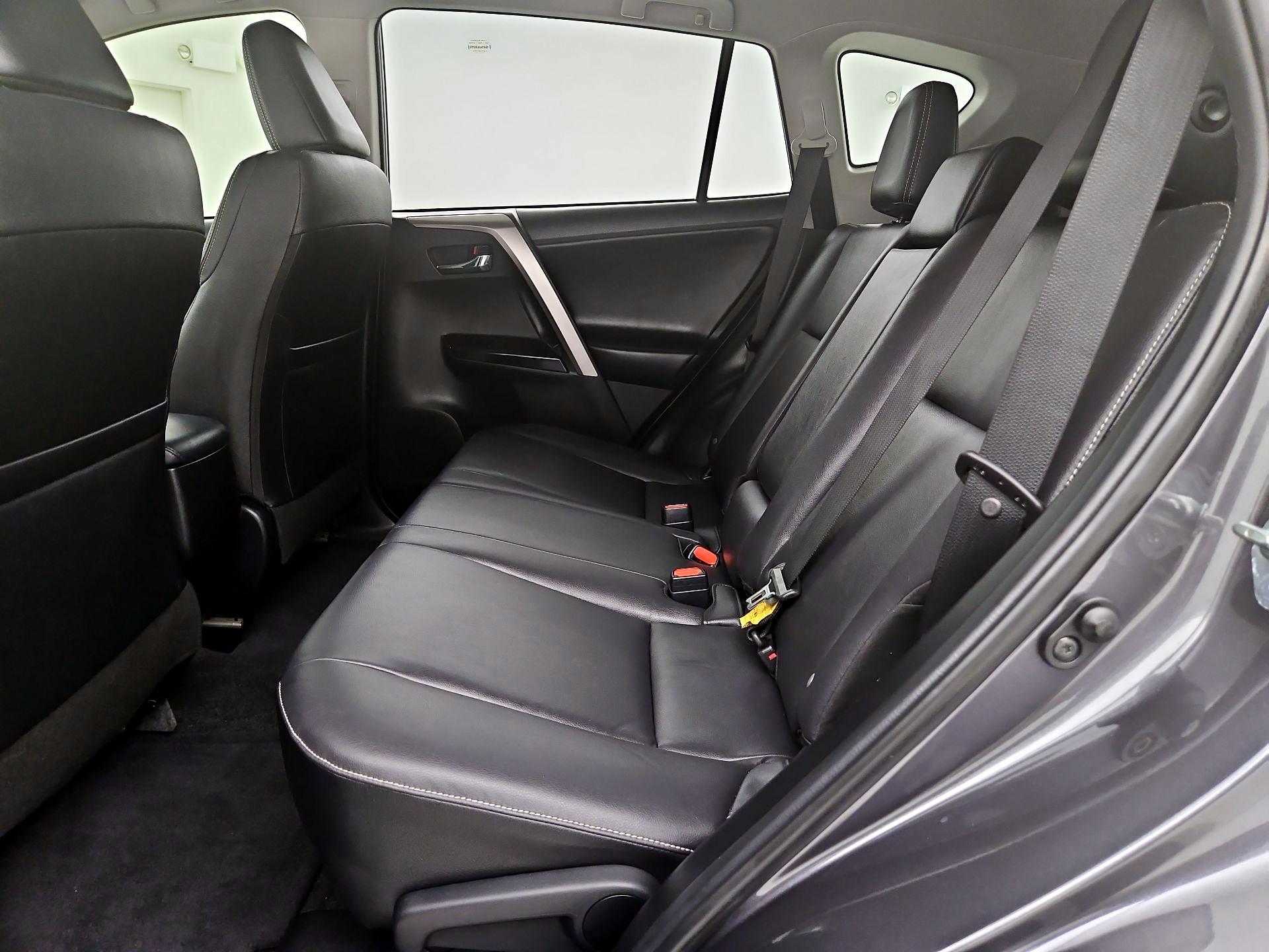 Thumbnail: 2018 Toyota RAV4 - 20