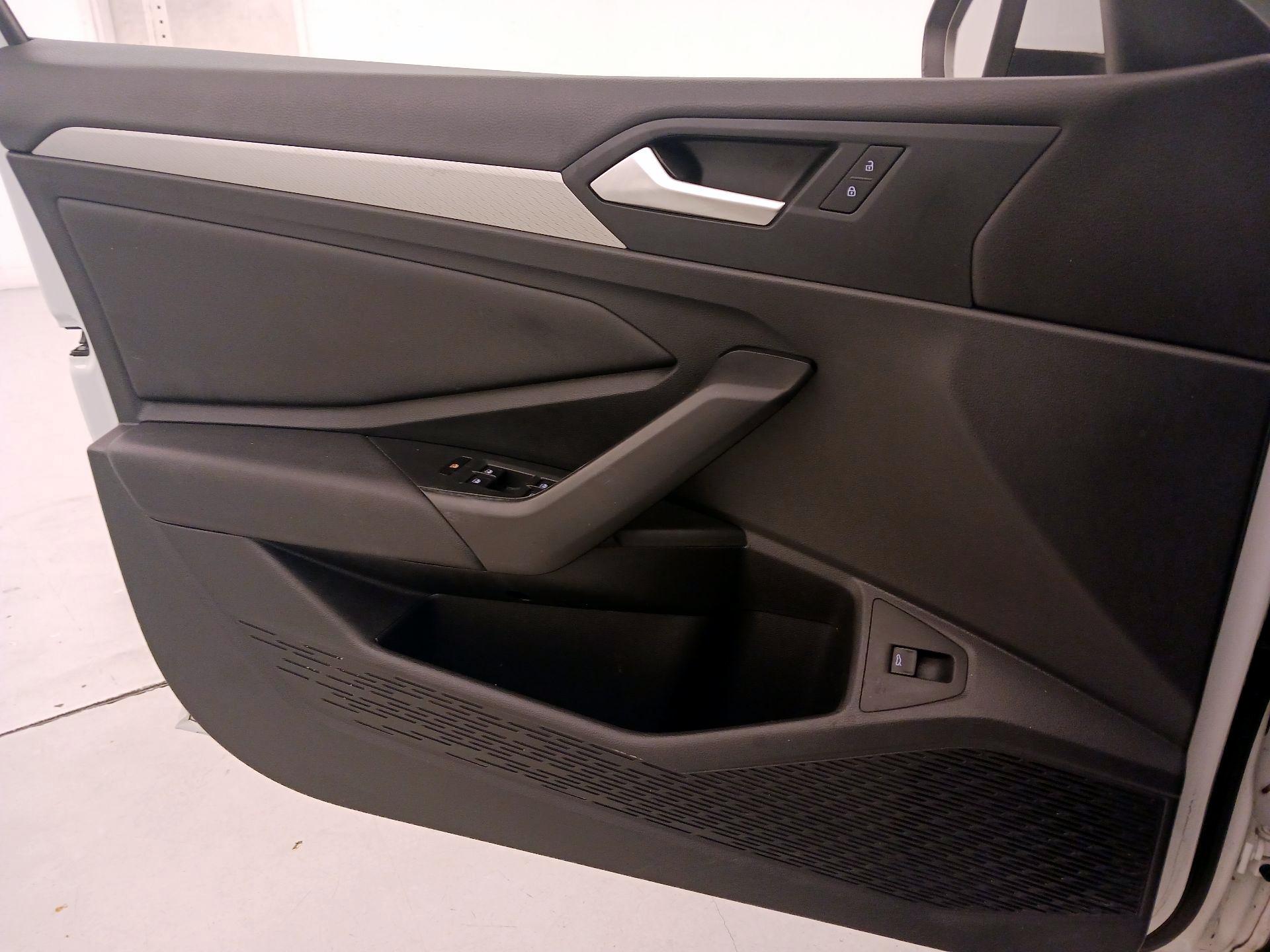 Thumbnail: 2019 Volkswagen Jetta - 12